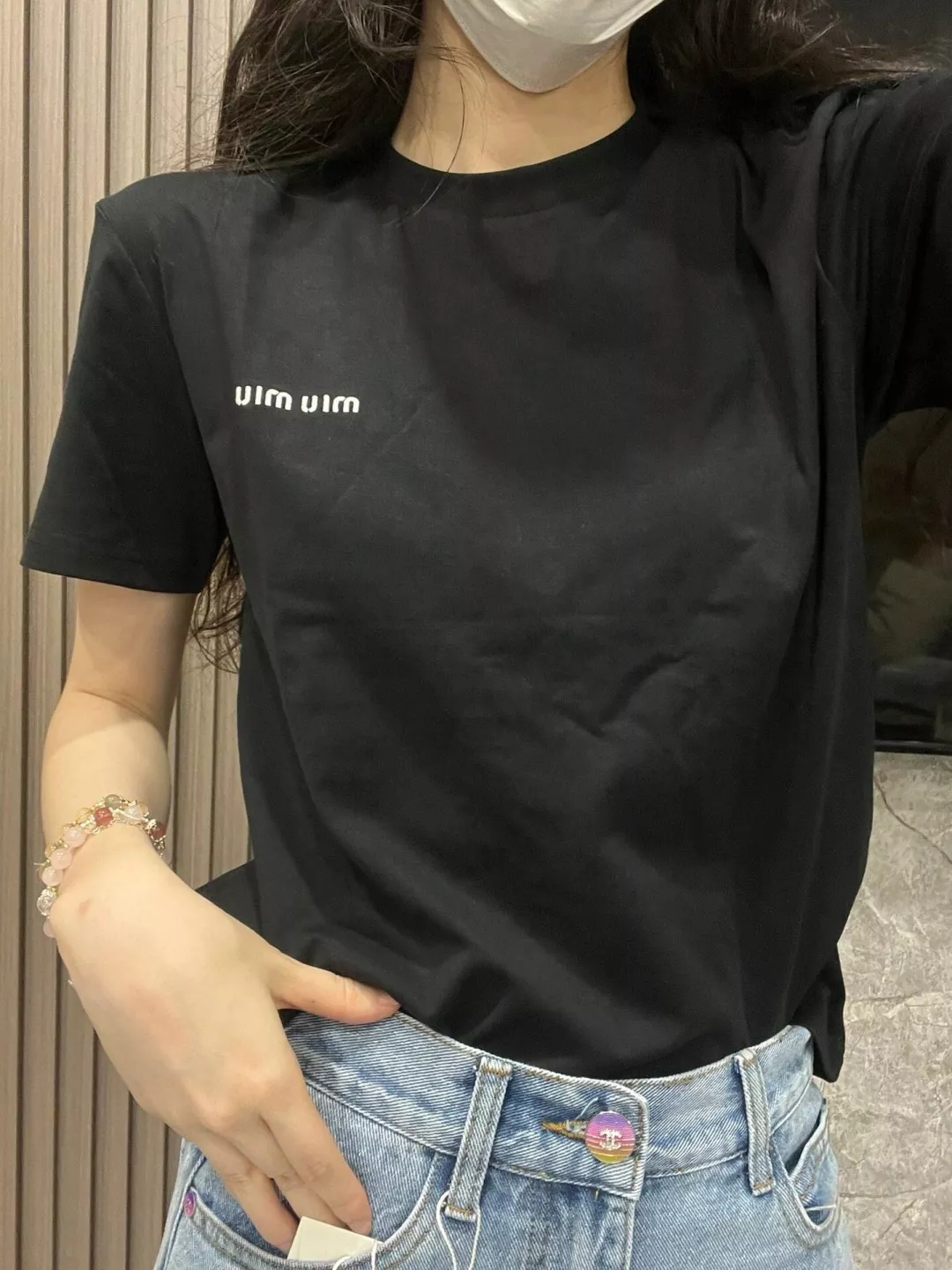 미우미우 레터링 로고 자수 코튼 크루넥 반팔 티셔츠 상세 이미지 27