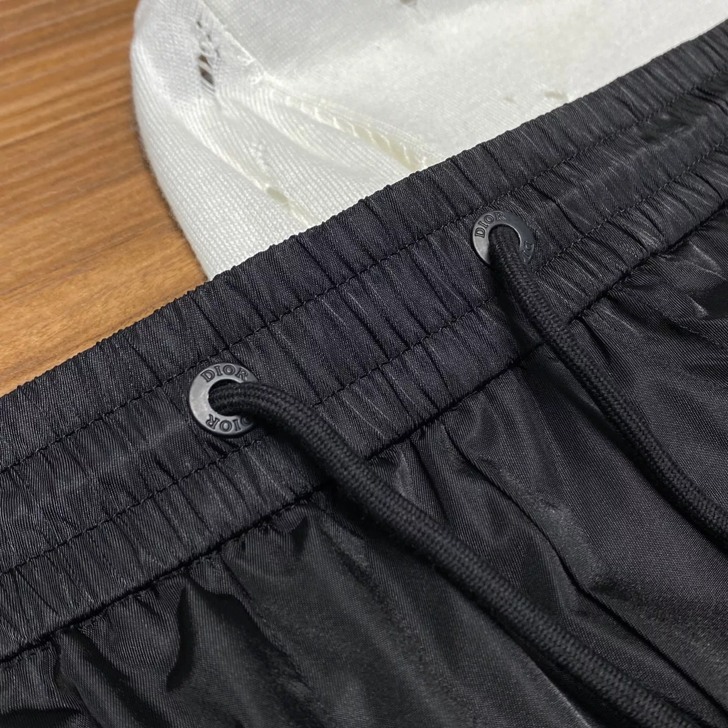 디올 고밀도 나일론 드로스트링 스트레이트 팬츠 상세 이미지 11