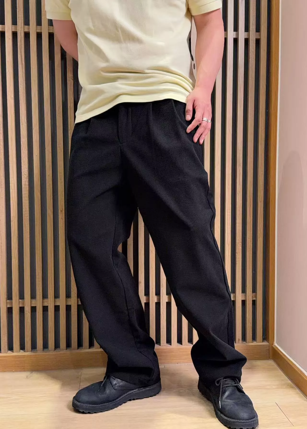 프라다 블랙 미세 체크 텍스처 기모 일자핏 밴딩 팬츠 상세 이미지 18
