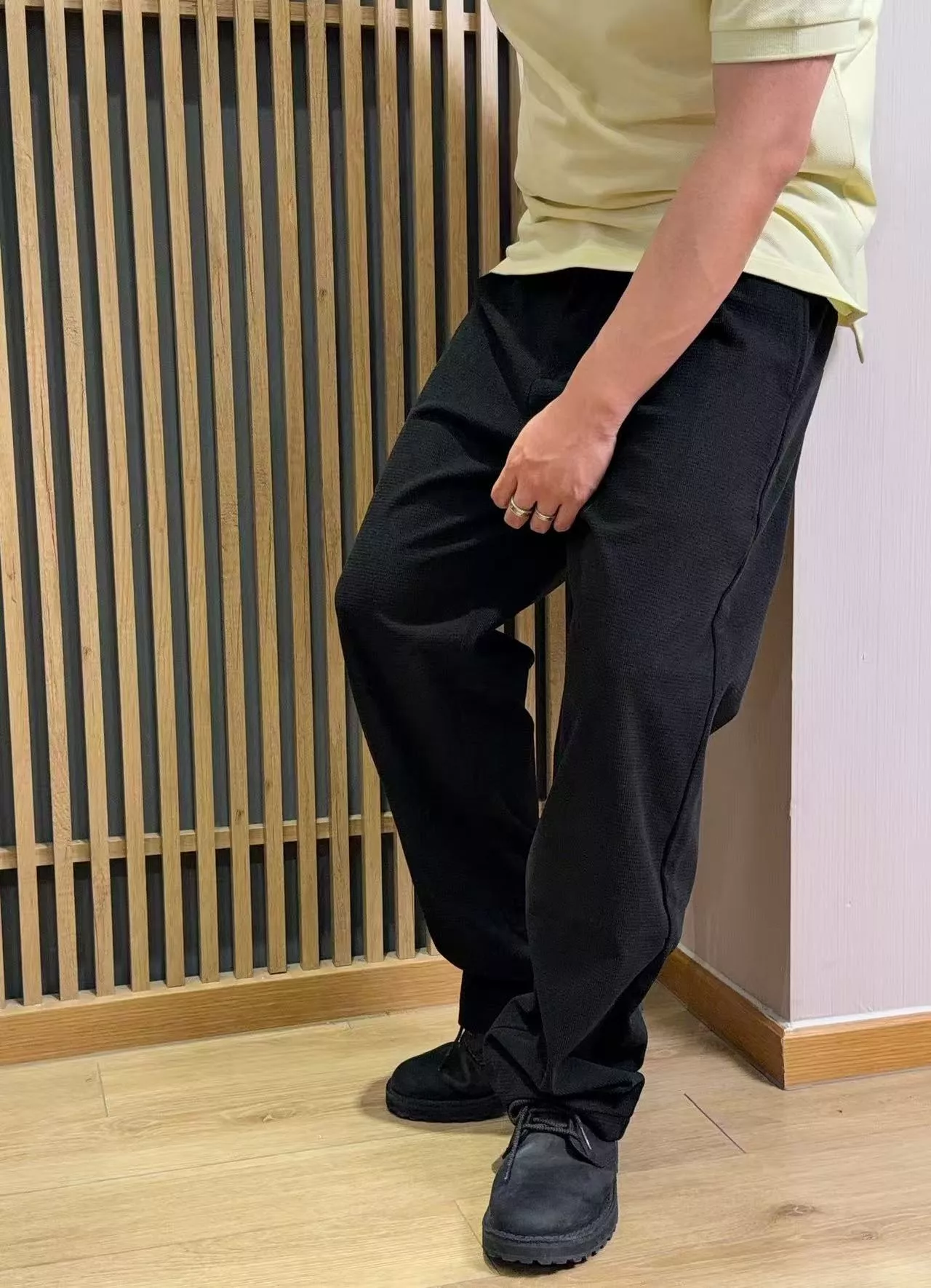 프라다 블랙 미세 체크 텍스처 기모 일자핏 밴딩 팬츠 상세 이미지 19