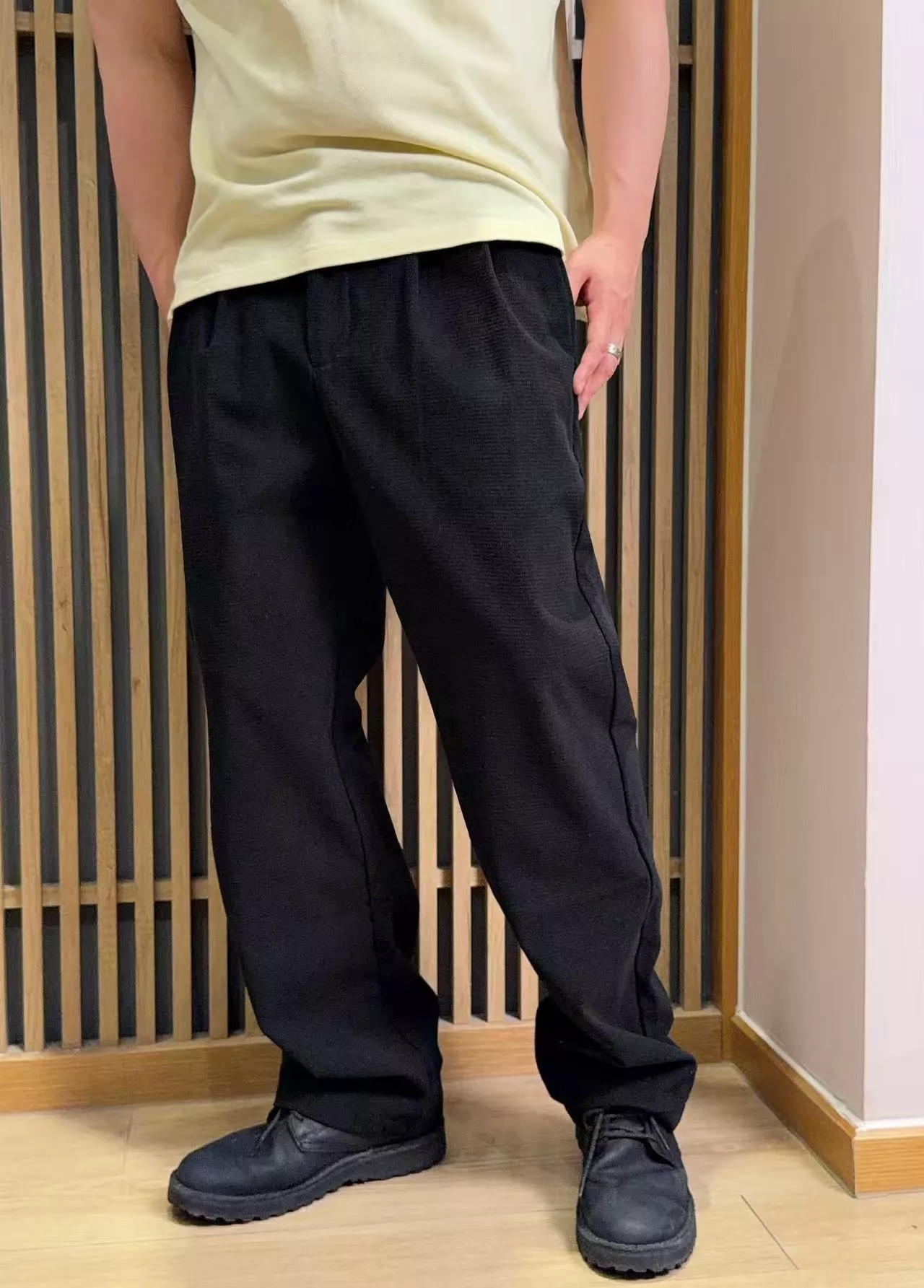 프라다 블랙 미세 체크 텍스처 기모 일자핏 밴딩 팬츠 상세 이미지 17