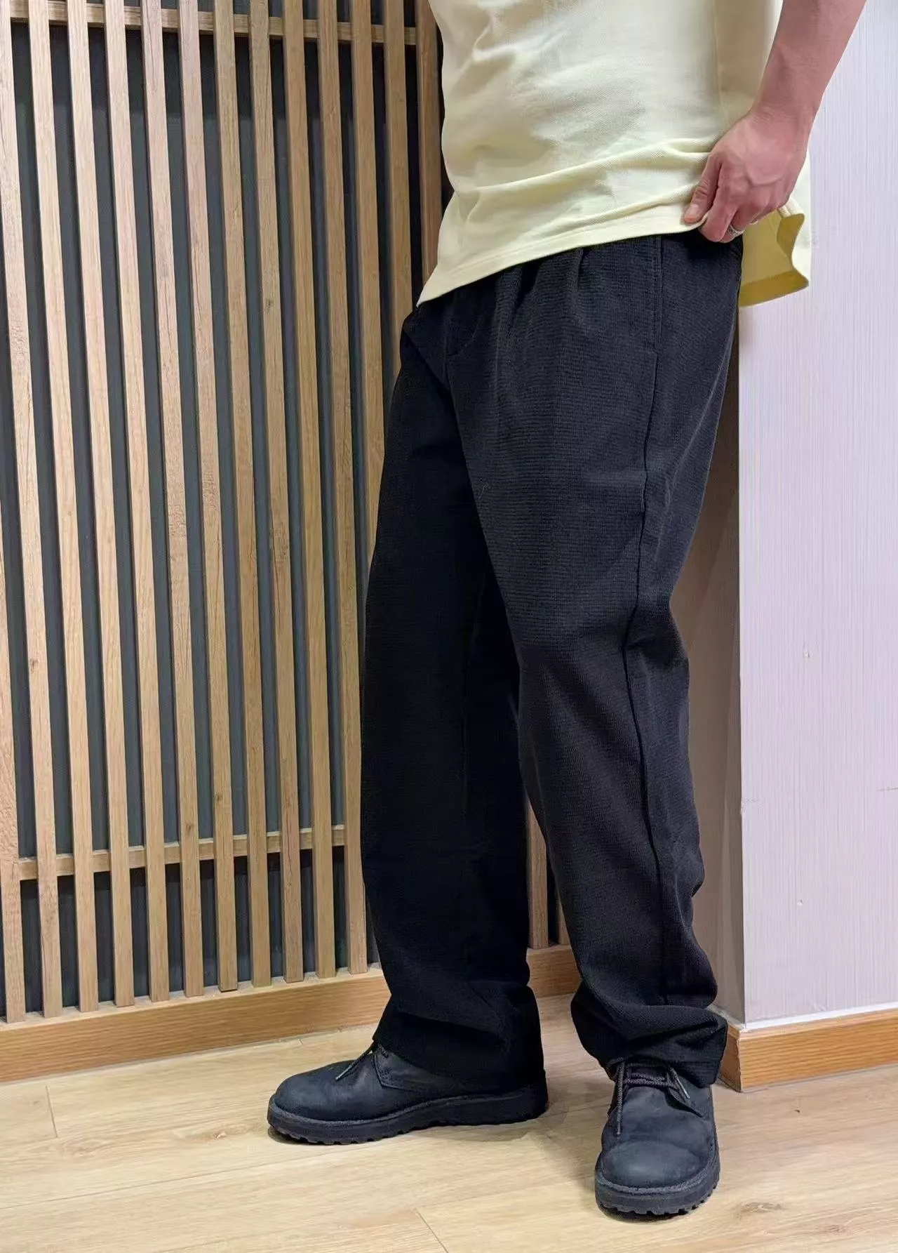 프라다 블랙 미세 체크 텍스처 기모 일자핏 밴딩 팬츠 상세 이미지 21