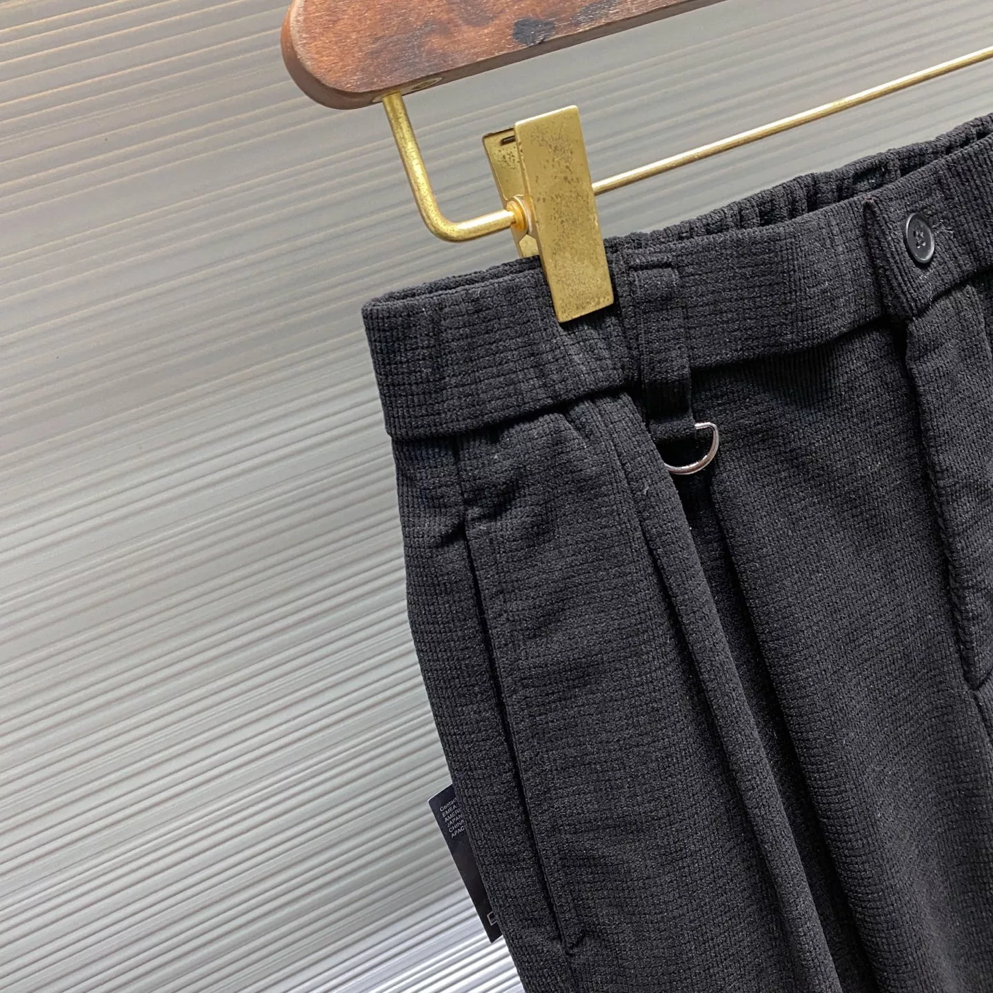 프라다 블랙 미세 체크 텍스처 기모 일자핏 밴딩 팬츠 상세 이미지 4