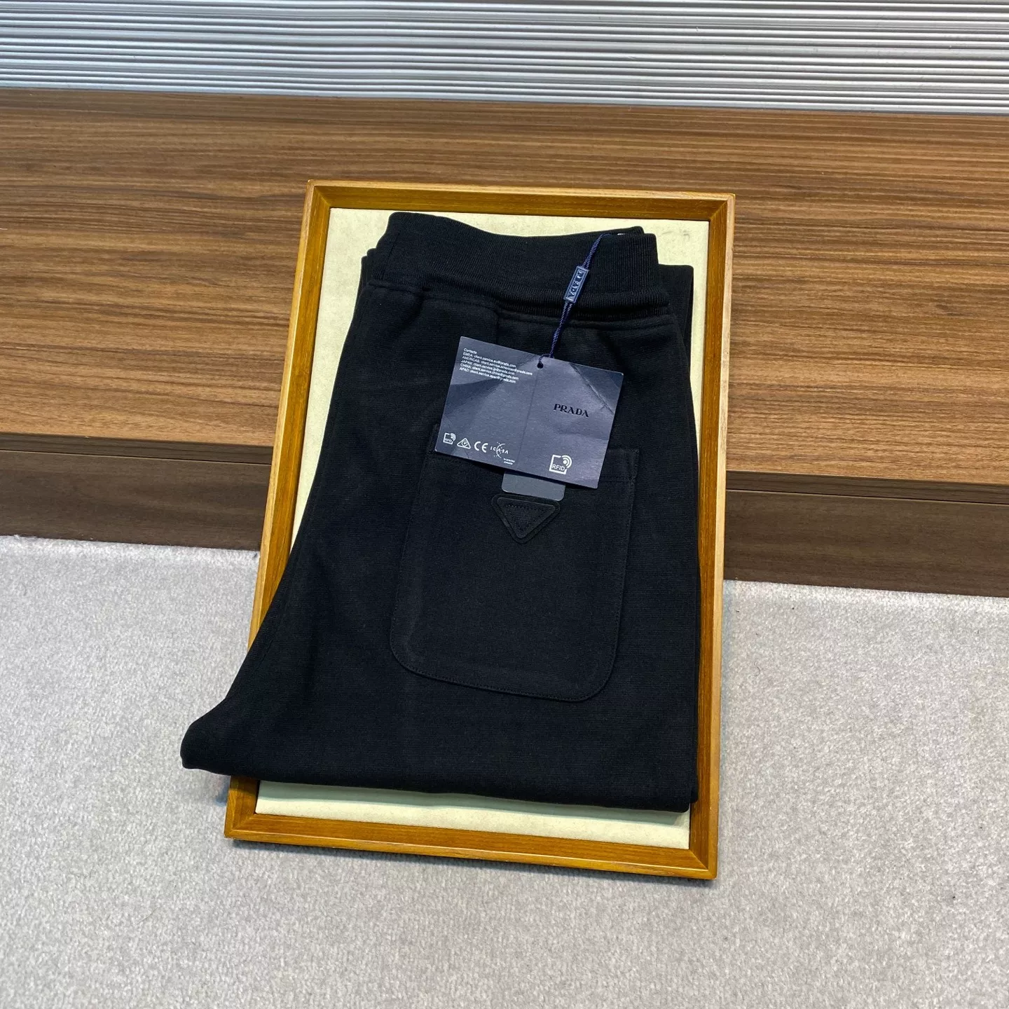 프라다 삼각 로고 패치 울 니트 스트링 팬츠 상세 이미지 8