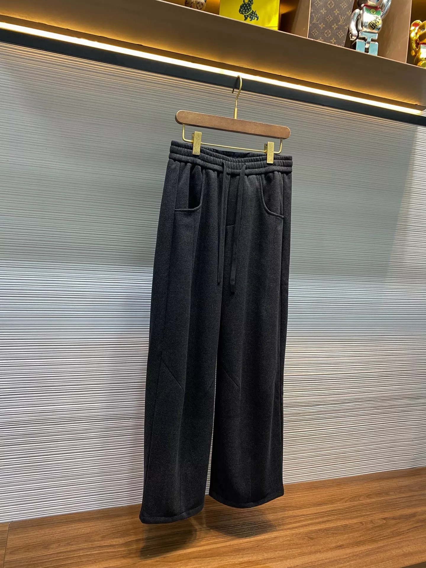 보테가베네타 블랙그레이 울 혼방 기모 드로스트링 와이드 스트레이트 팬츠 상세 이미지 2