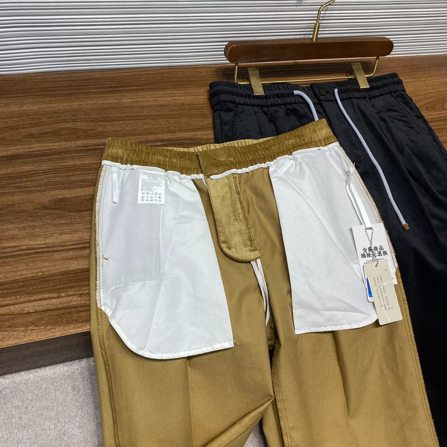 버버리 남성 코듀로이 스트링 투턱 스트레이트 팬츠 상세 이미지 15
