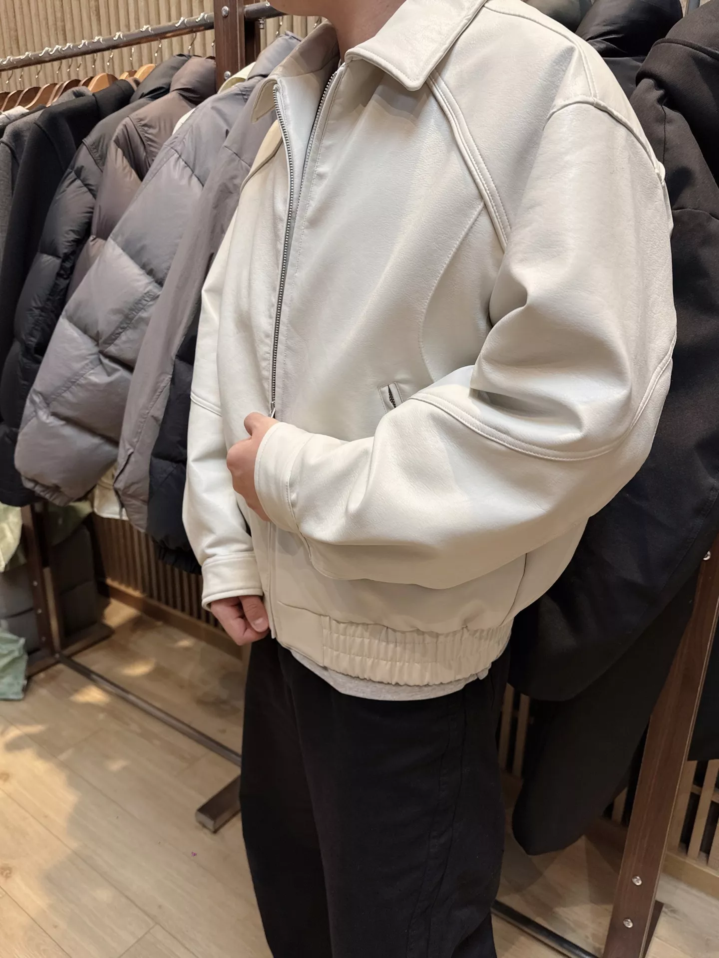 보테가베네타 환경친화PU카라집업다운가죽재킷 상세 이미지 22