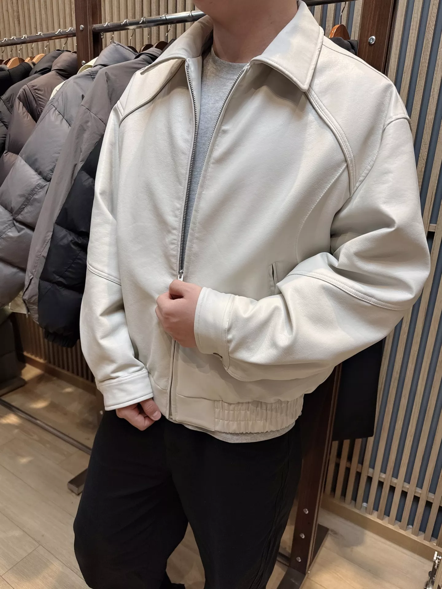 보테가베네타 환경친화PU카라집업다운가죽재킷 상세 이미지 19