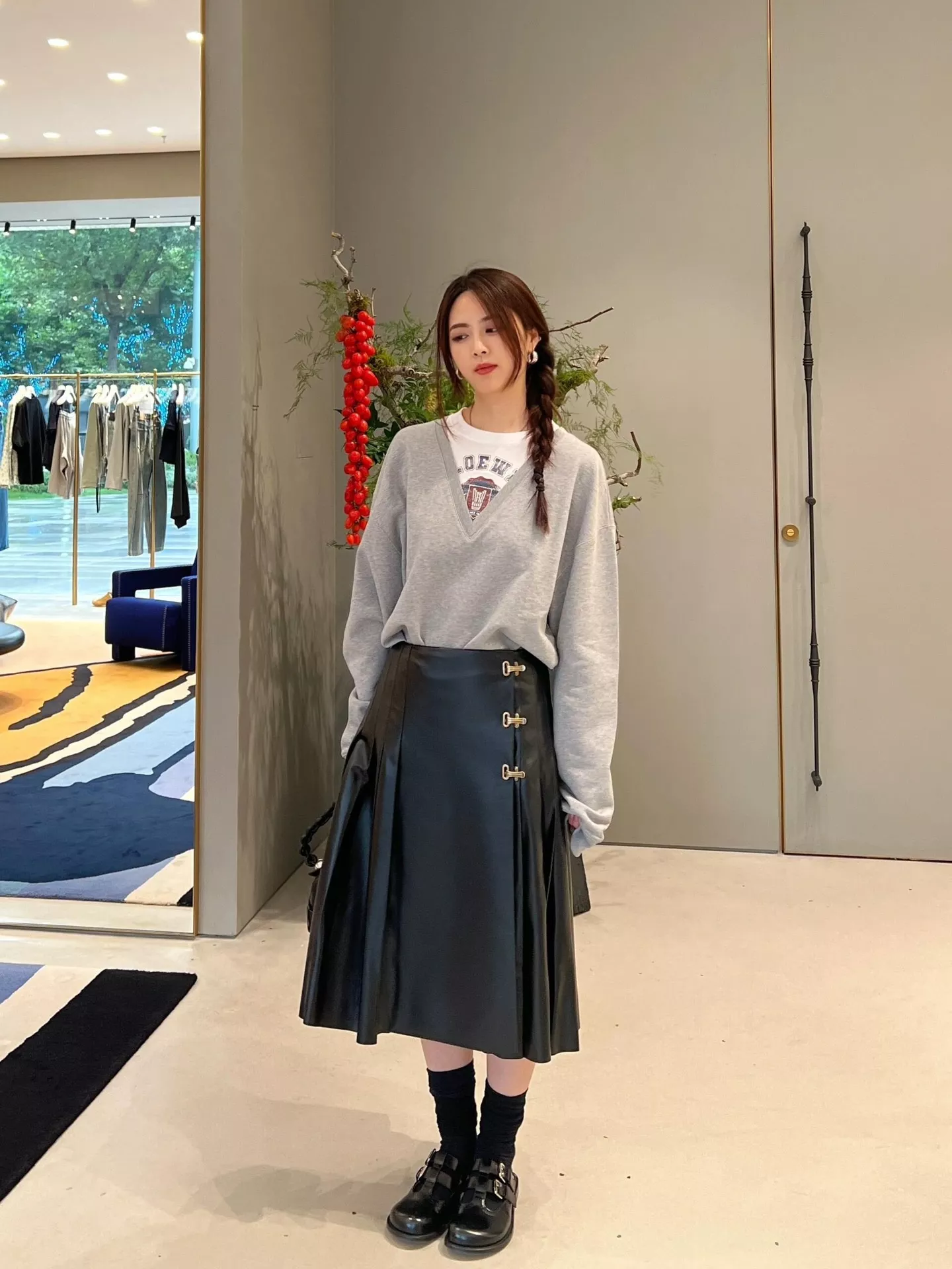 루이비통 배색 레이어드 넥 프린트 맨투맨 상세 이미지 20