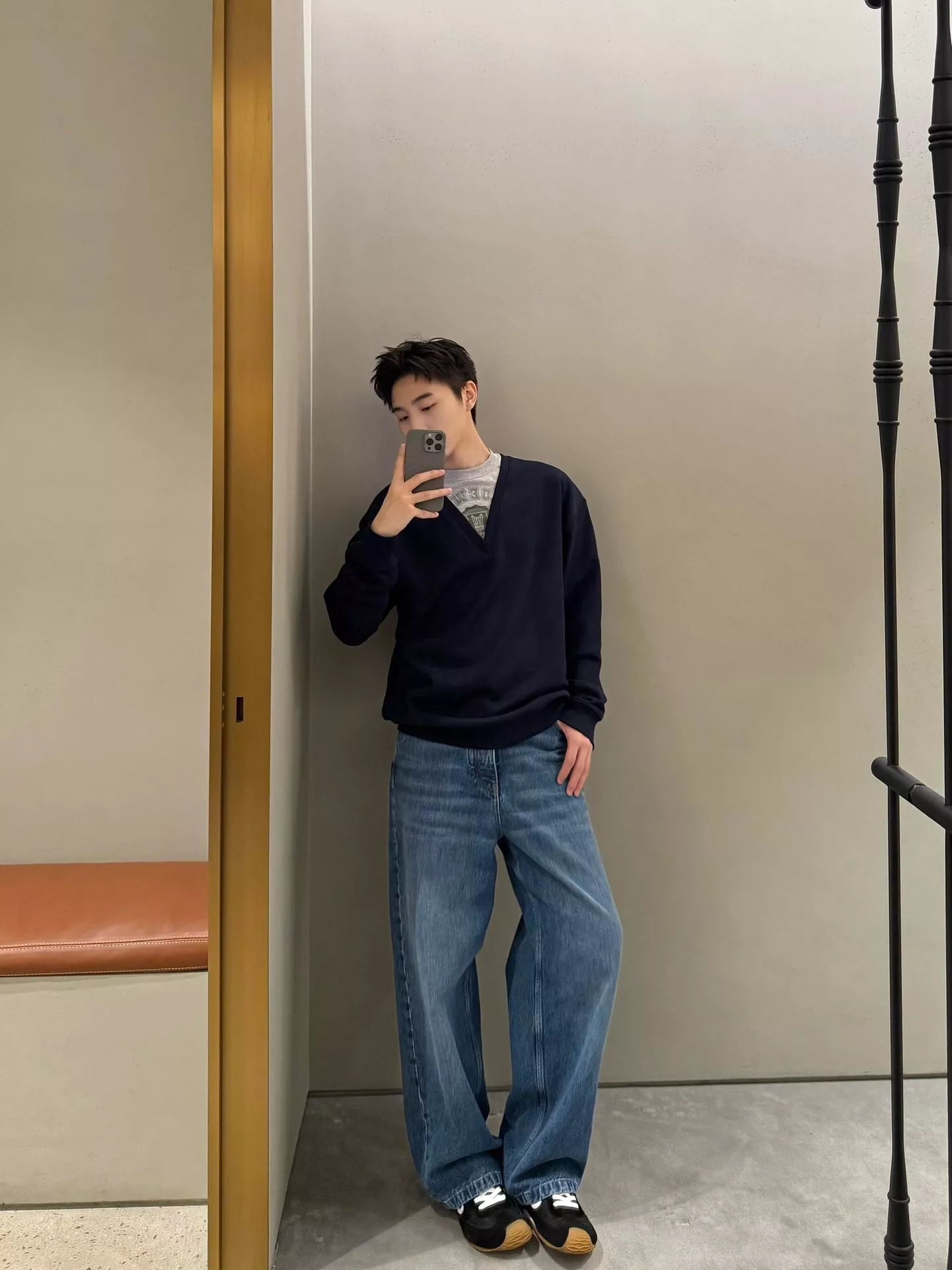 루이비통 배색 레이어드 넥 프린트 맨투맨 상세 이미지 25