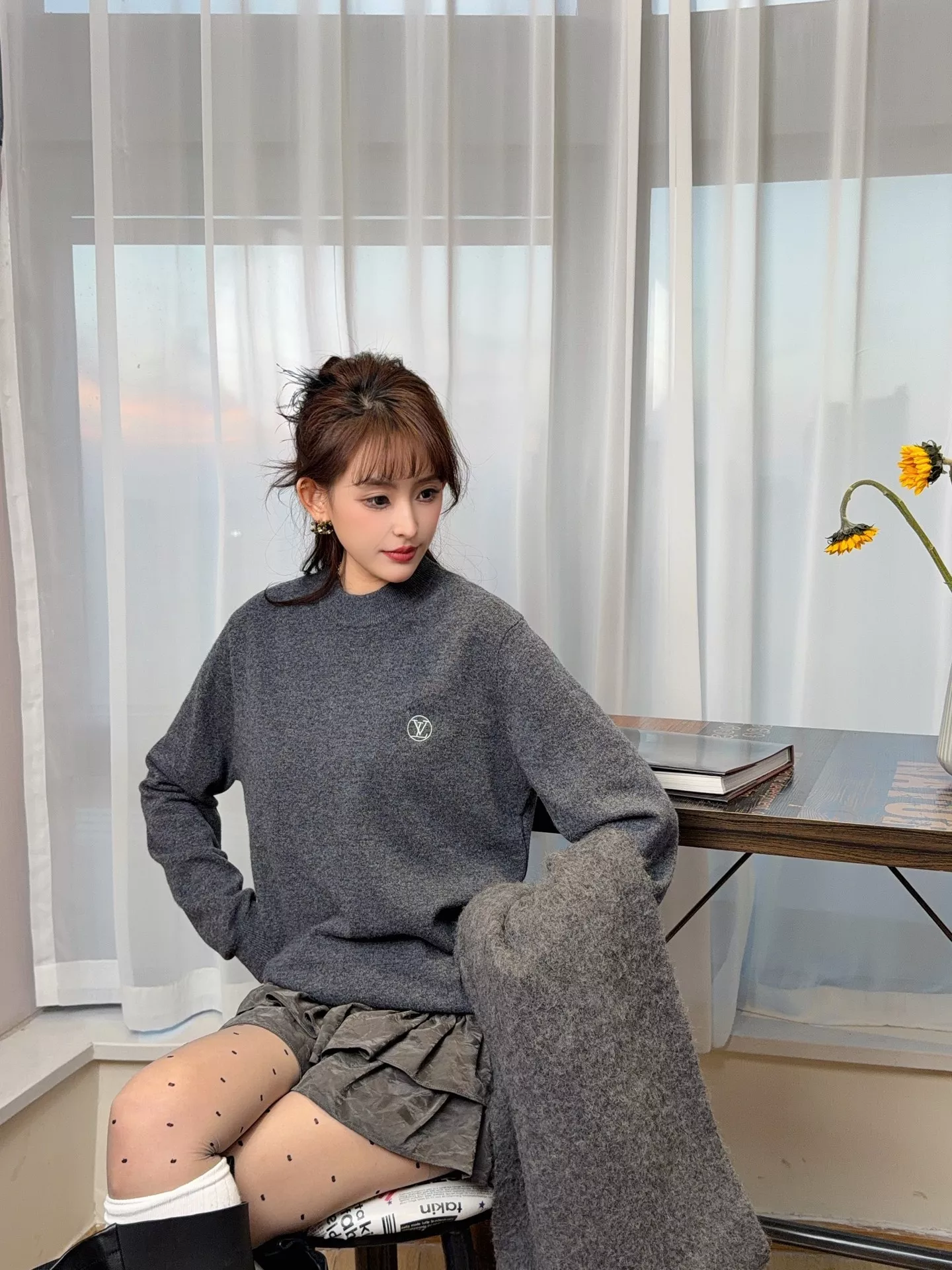 루이비통 울 니트 라운드넥 로고 패치 풀오버 상세 이미지 17