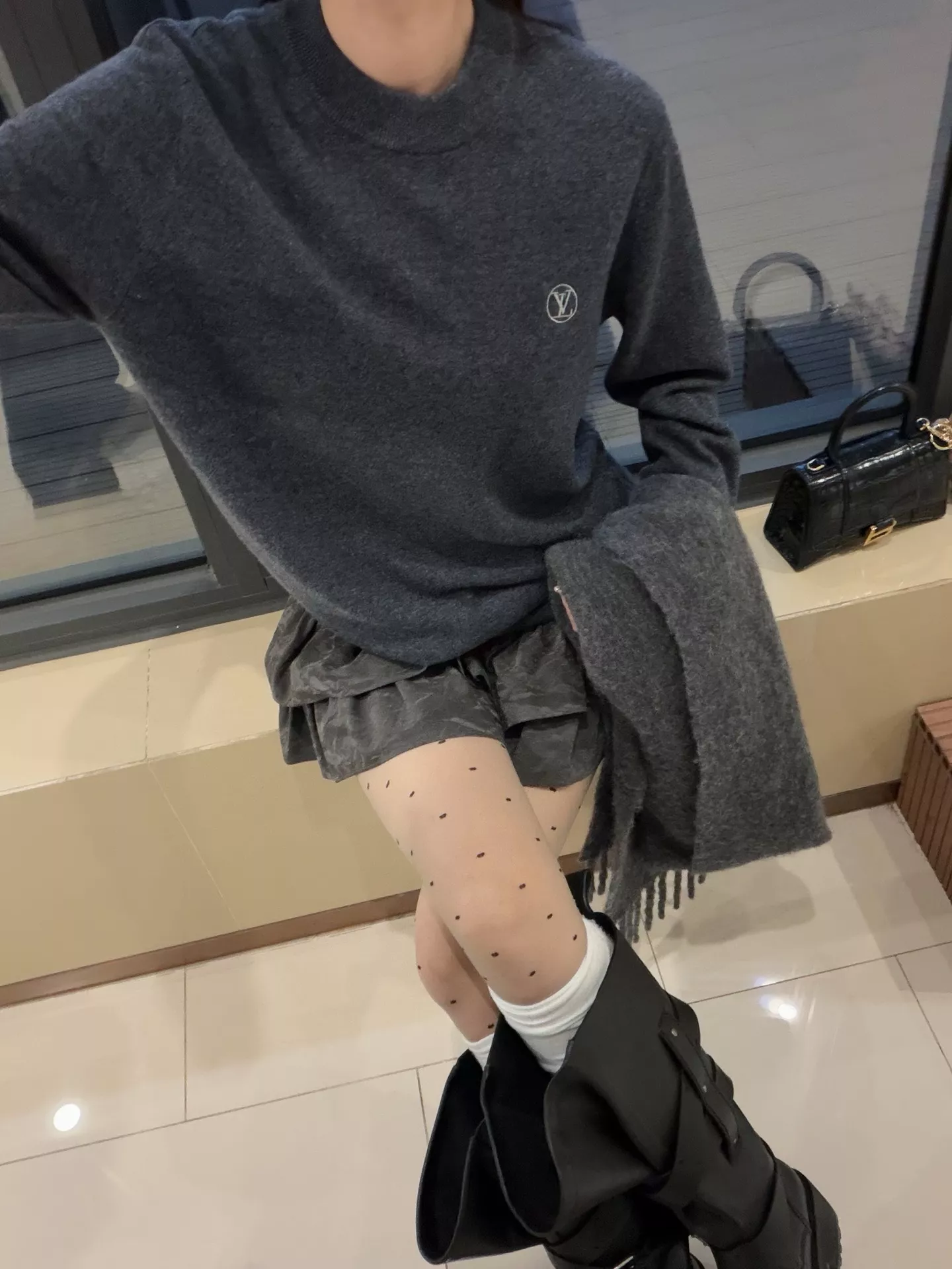 루이비통 울 니트 라운드넥 로고 패치 풀오버 상세 이미지 22