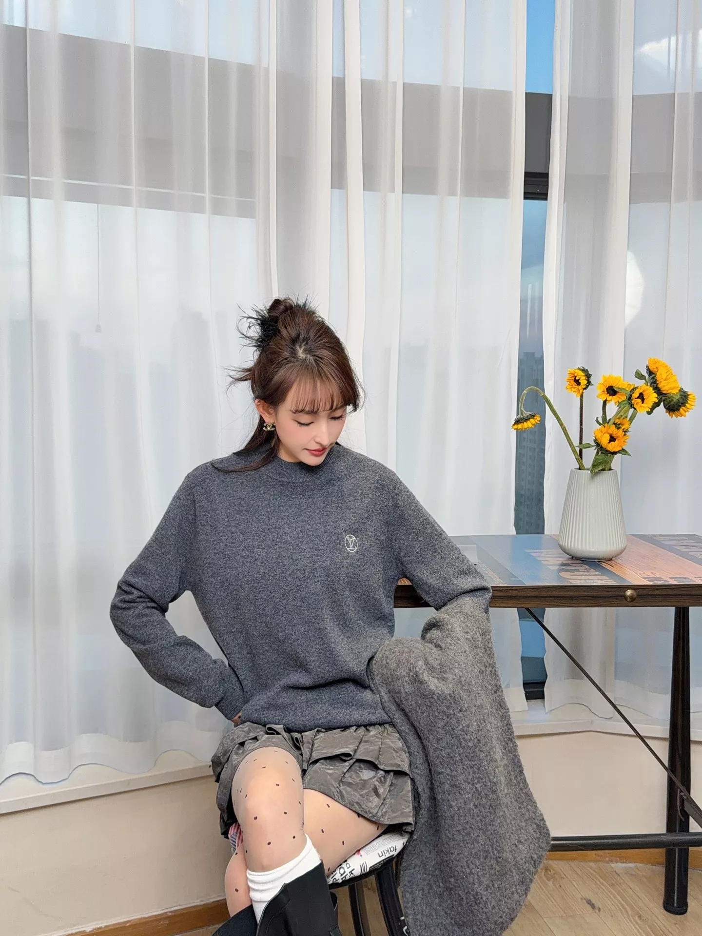루이비통 울 니트 라운드넥 로고 패치 풀오버 상세 이미지 19