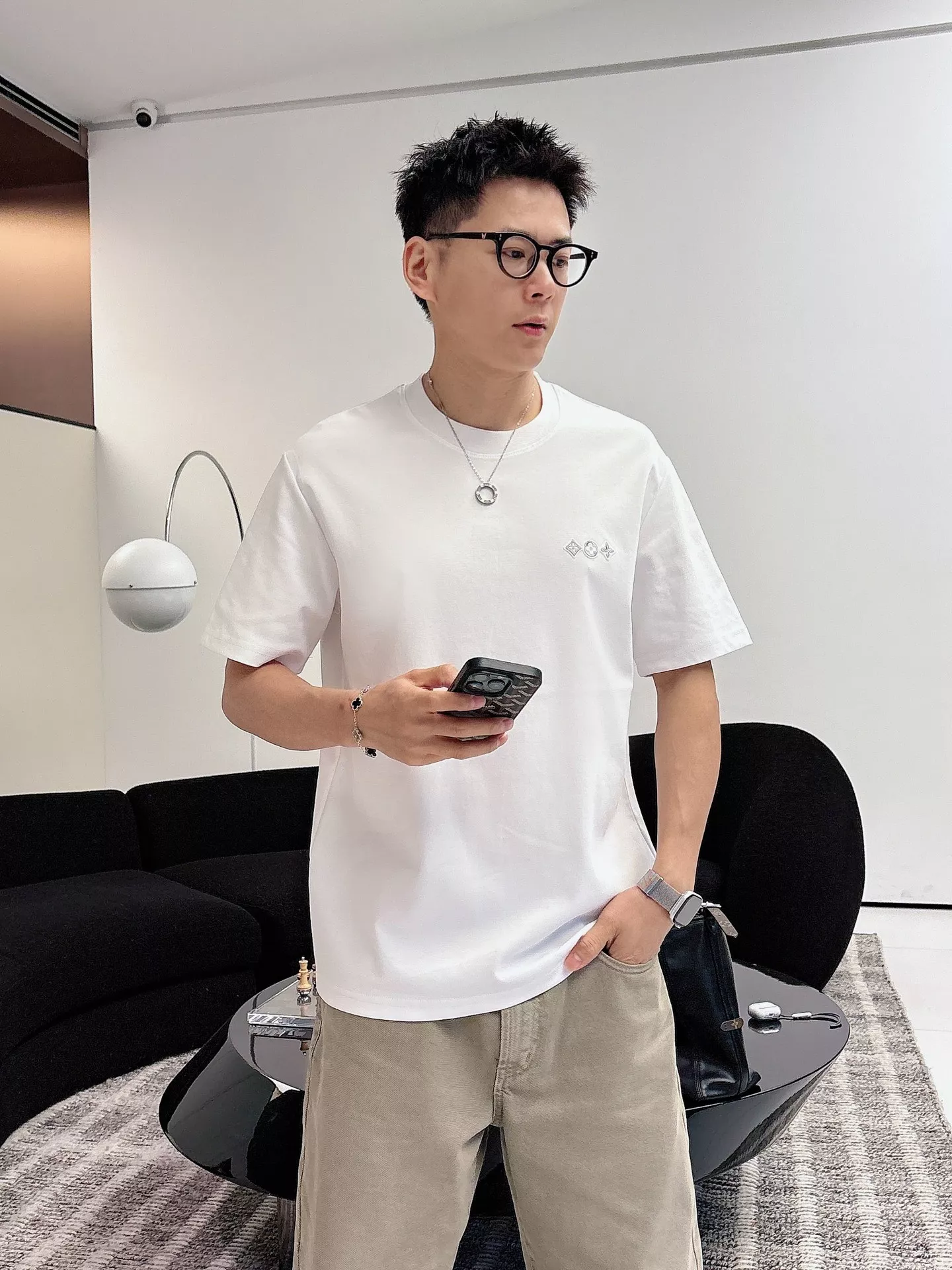 루이비통 입체 플라워 로고 니트 스트레치 코튼 라운드넥 반팔 티셔츠 상세 이미지 19