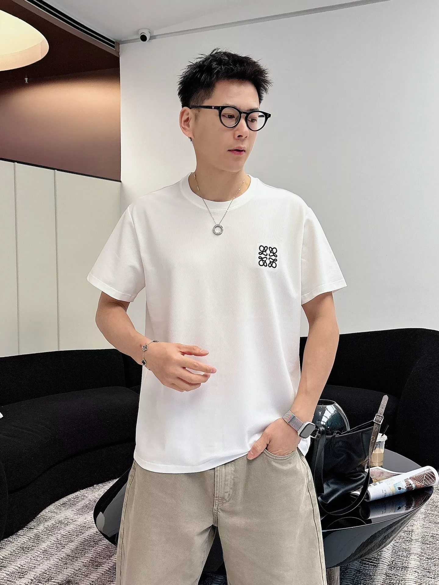 로에베 라운드넥 로고 자수 코튼 반팔 티셔츠 상세 이미지 25
