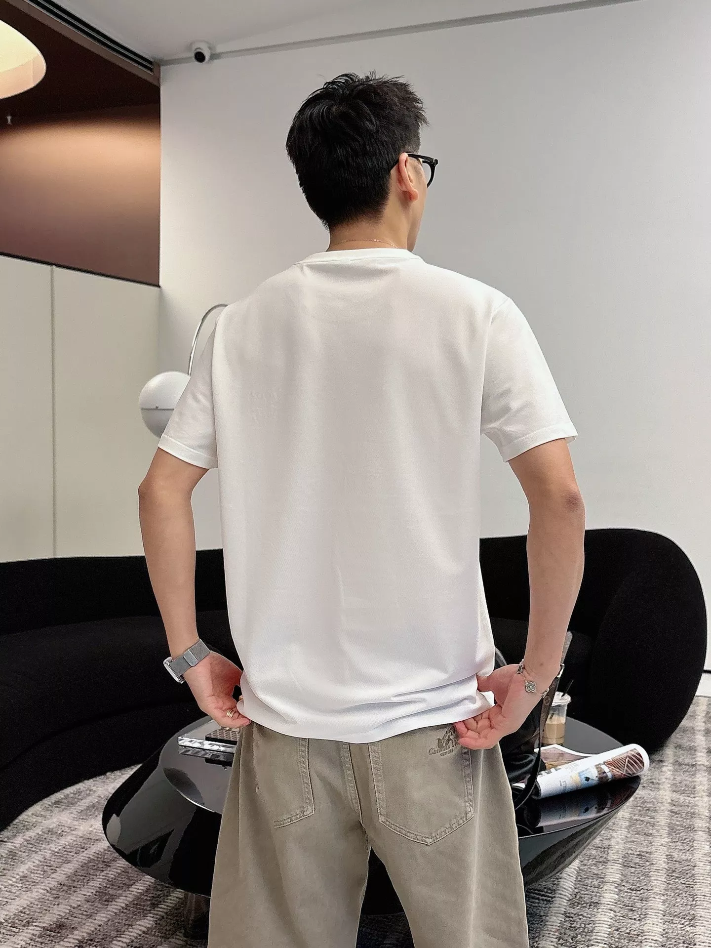 로에베 라운드넥 로고 자수 코튼 반팔 티셔츠 상세 이미지 27