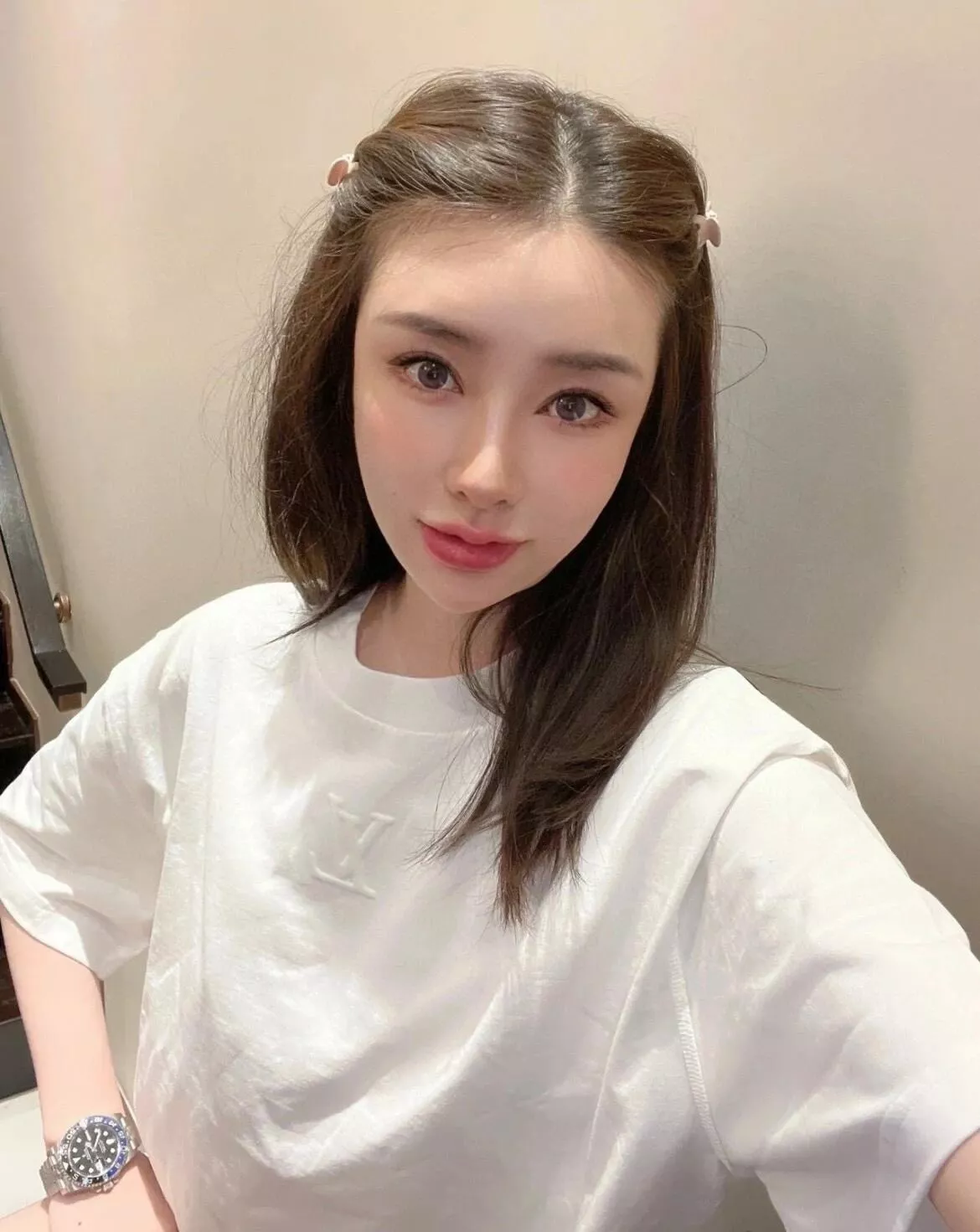 루이비통 LV 엠보 로고 코튼 라운드넥 반소매 티셔츠 상세 이미지 22