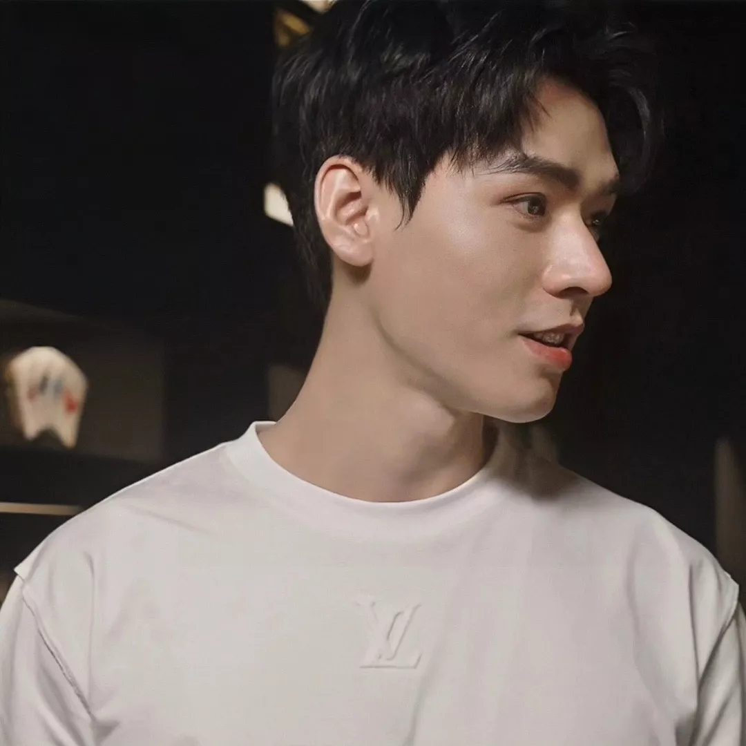 루이비통 LV 엠보 로고 코튼 라운드넥 반소매 티셔츠 상세 이미지 20