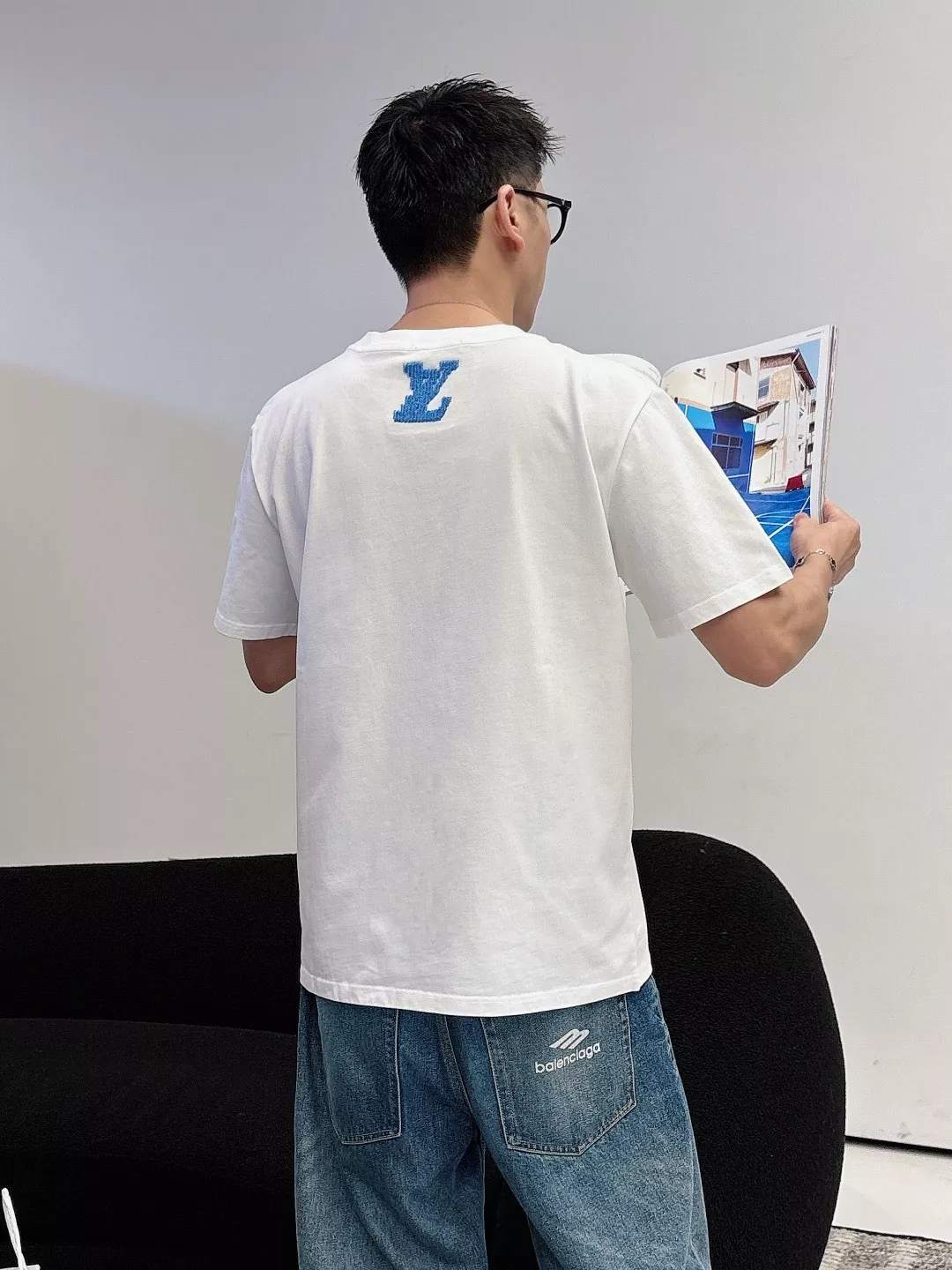루이비통 입체 자수 레터링 코튼 라운드넥 반팔 티셔츠 상세 이미지 21