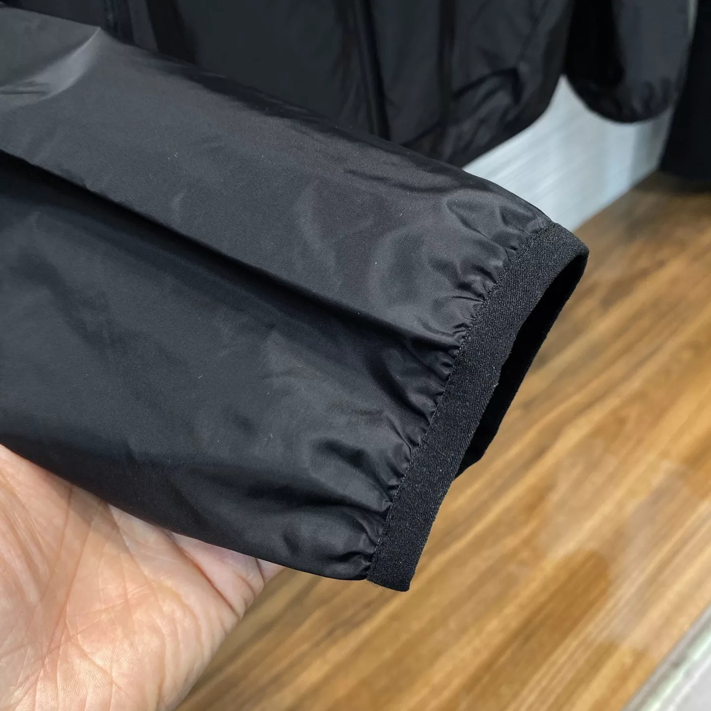 몽클레어 고밀도 나일론 방풍 후드 집업 재킷 상세 이미지 4