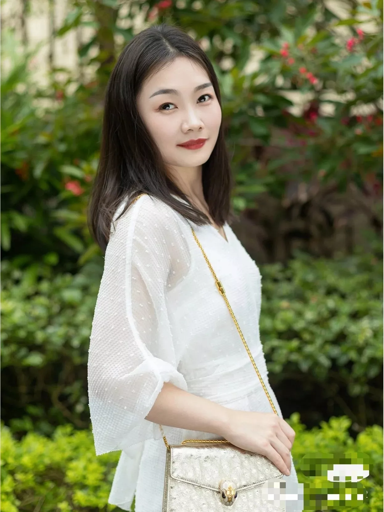 불가리 세르펜티 포에버 스몰 싱글 플랩 체인 숄더백 상세 이미지 14