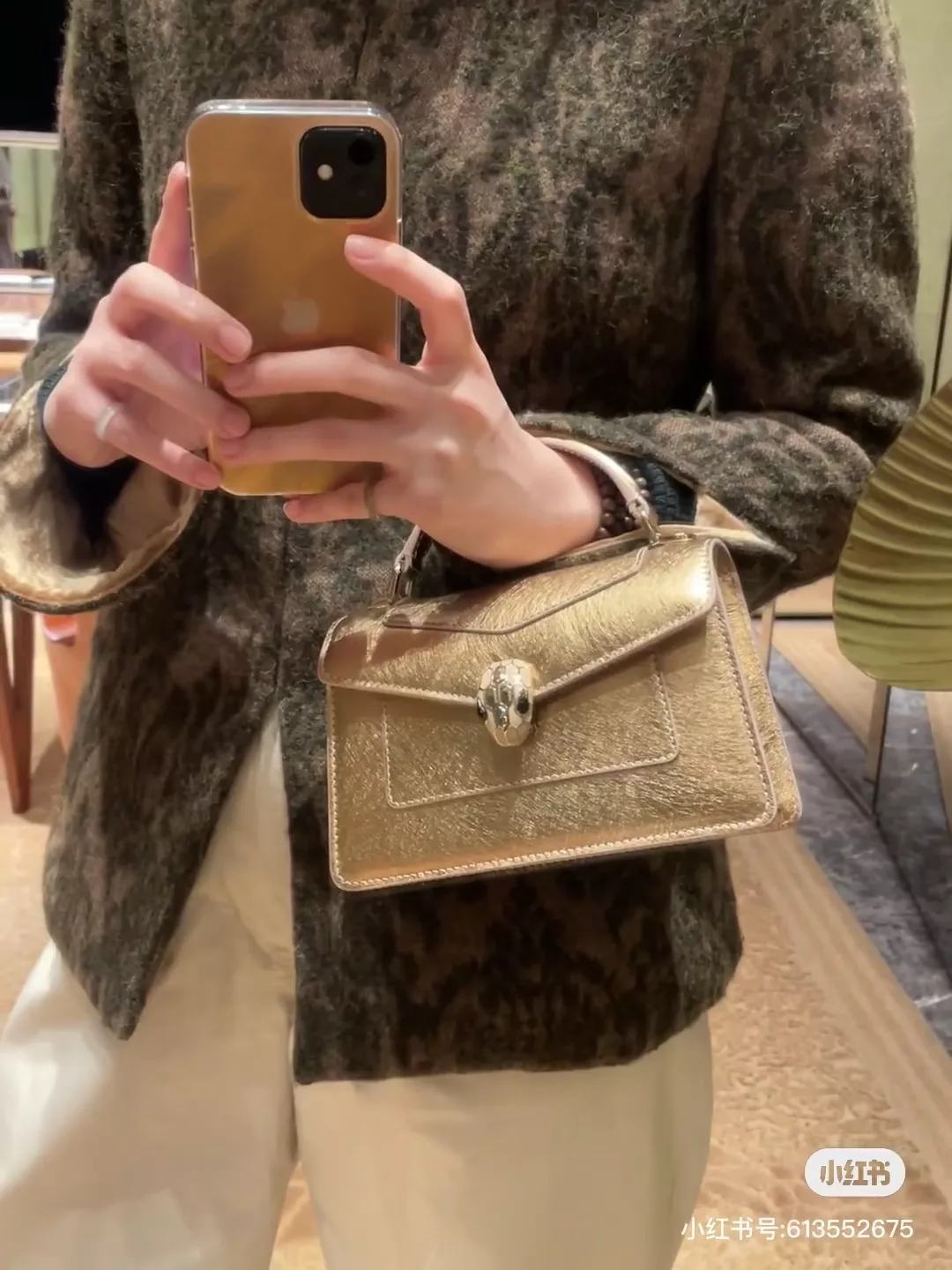 불가리 세르펜티 포에버 미니 탑핸들 백 상세 이미지 21