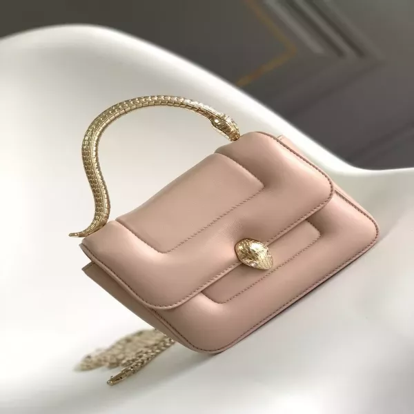 불가리 세르펜티 메리 카트란주 콜라보 마트라세 플랩백