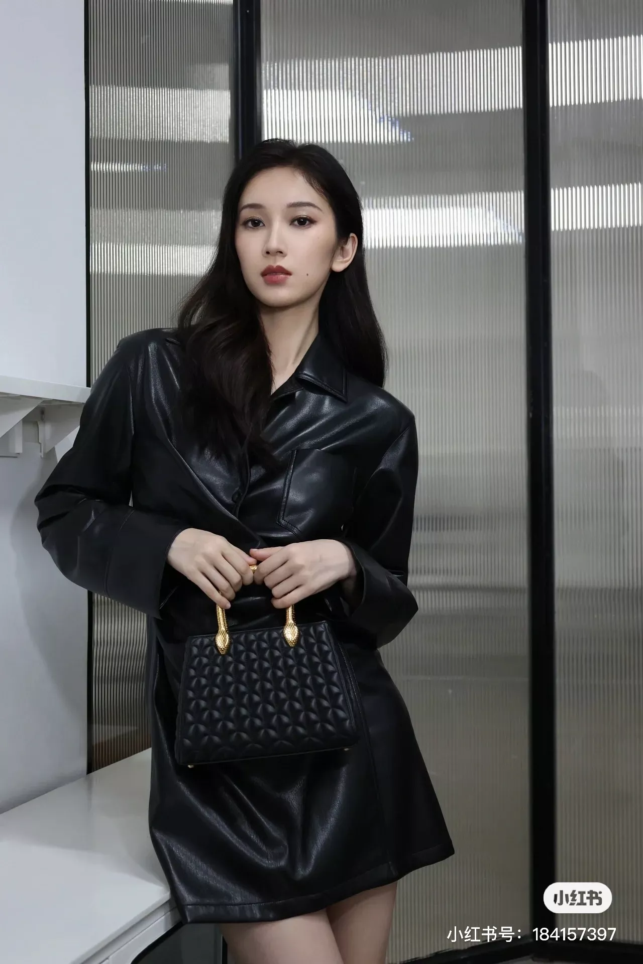 불가리 세르펜티 듀오 카라콜라 마틀라세 토트백 상세 이미지 17