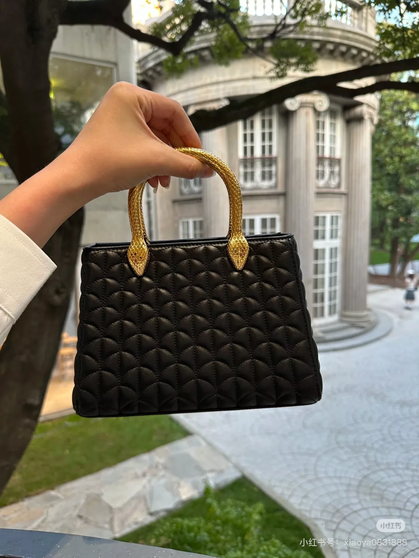 불가리 세르펜티 듀오 카라콜라 마틀라세 토트백 상세 이미지 28
