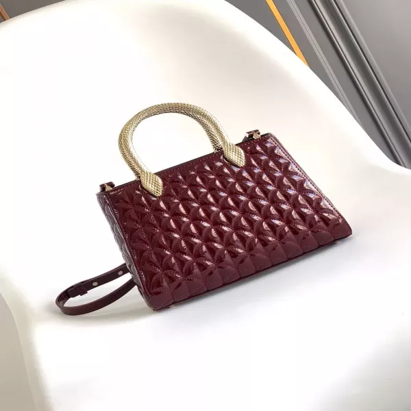 불가리 세르펜티 세르펜티네 듀오 카라 패턴 페이턴트 카프 레더 토트백