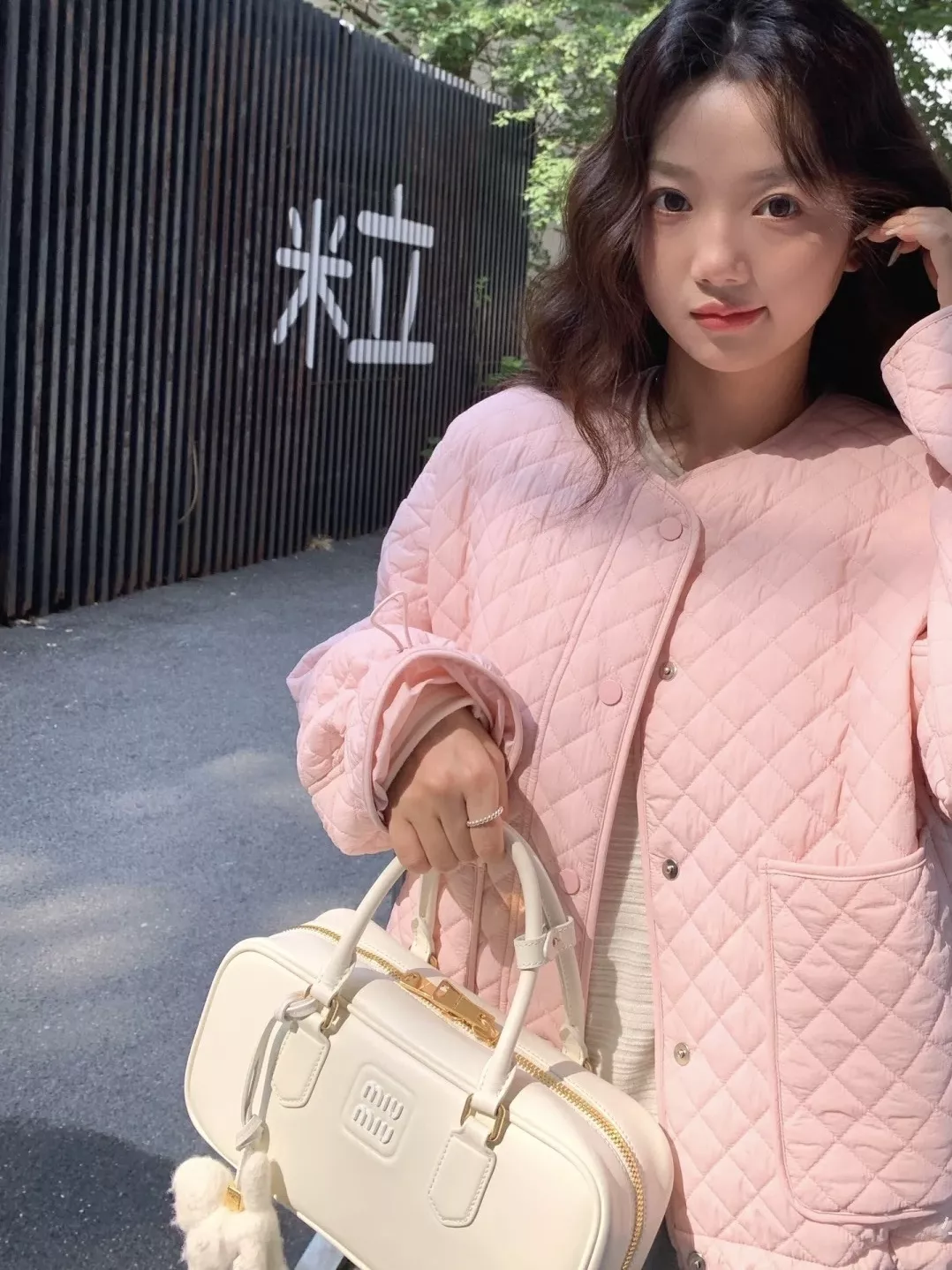 미우미우 아르카디 가죽 미디엄 핸드백 상세 이미지 25