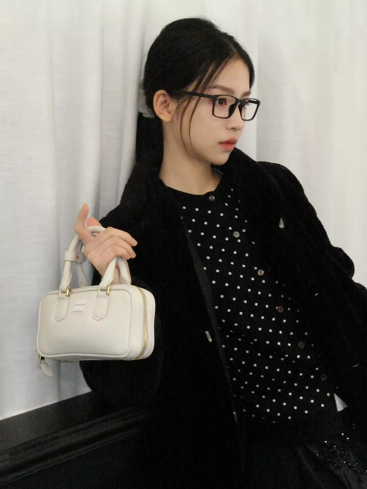 미우미우 아르카디 가죽 미니 핸드백 상세 이미지 36