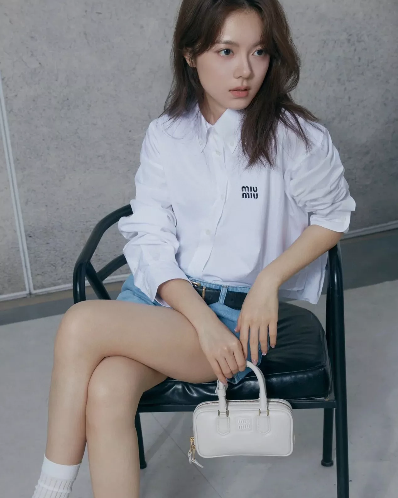 미우미우 아르카디 가죽 미니 핸드백 상세 이미지 35