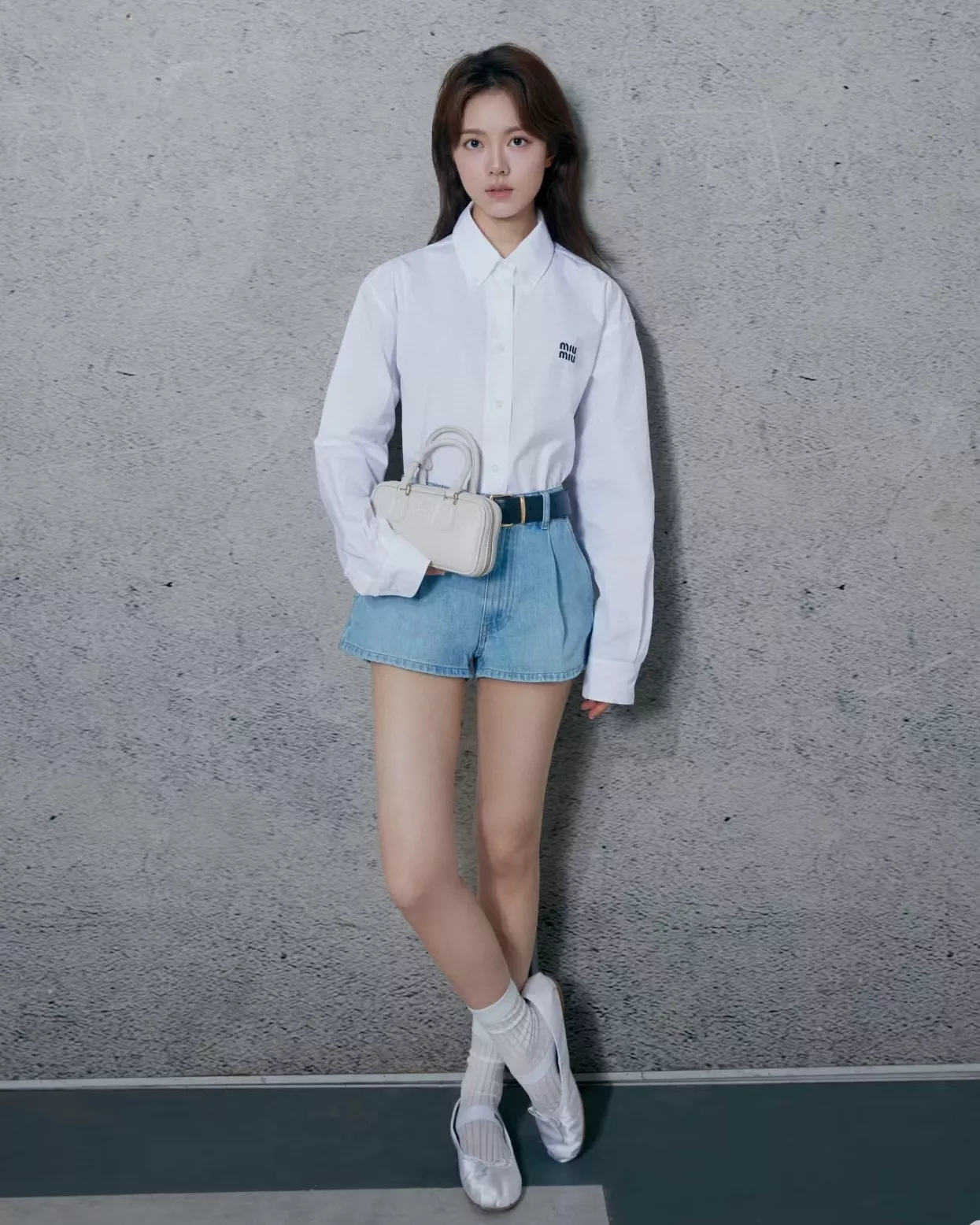 미우미우 아르카디 가죽 미니 핸드백 상세 이미지 33