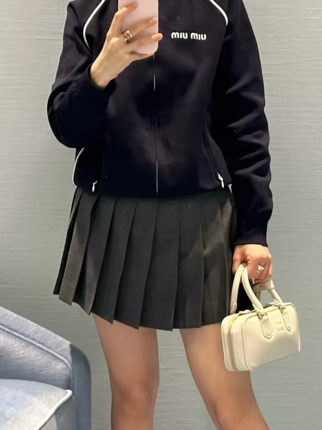 미우미우 아르카디 가죽 미니 핸드백 상세 이미지 46