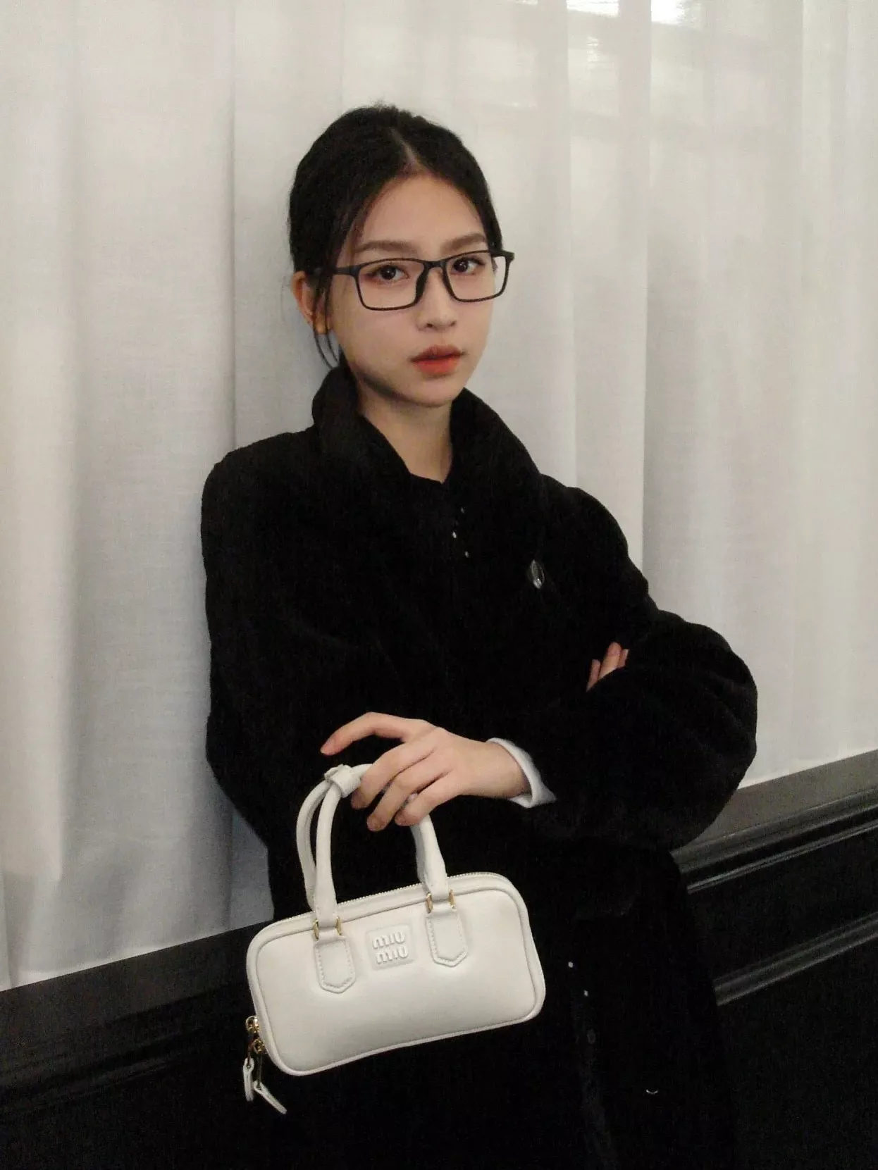 미우미우 아르카디 가죽 미니 핸드백 상세 이미지 38