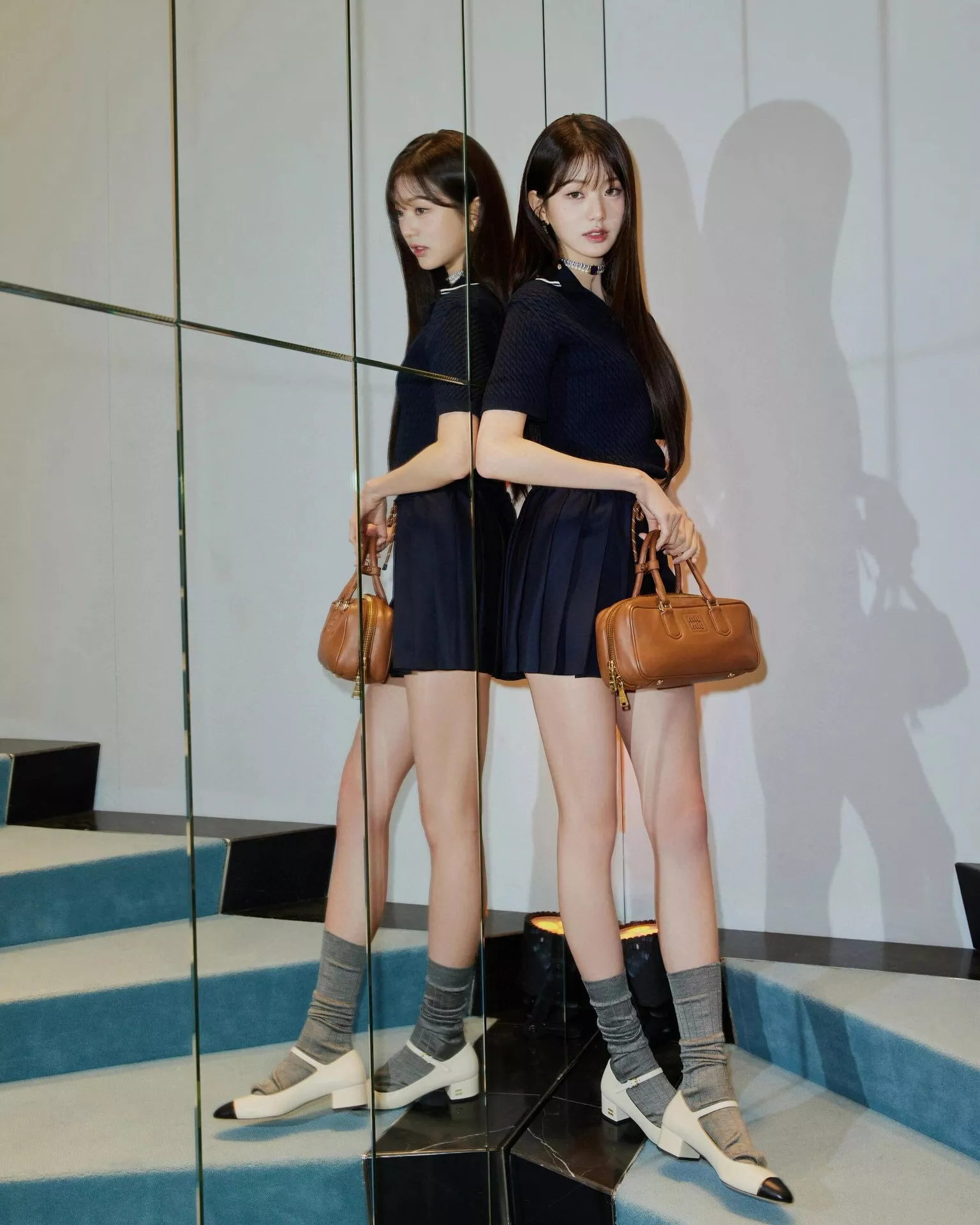 미우미우 아르카디 소프트 레더 미들 백 상세 이미지 35