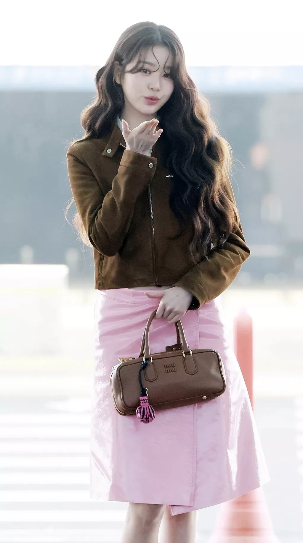 미우미우 아르카디 소프트 레더 미들 백 상세 이미지 44