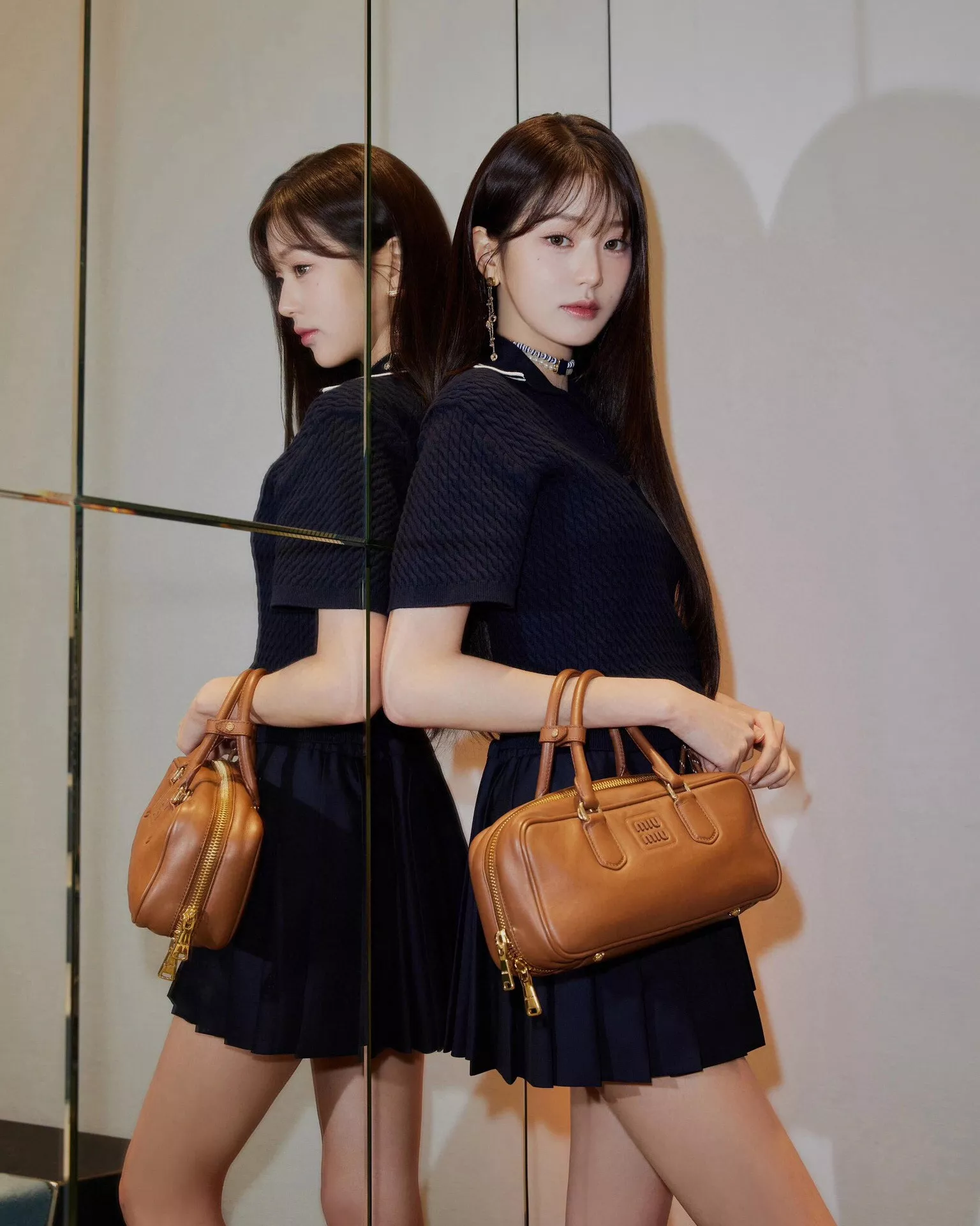 미우미우 아르카디 소프트 레더 미들 백 상세 이미지 36