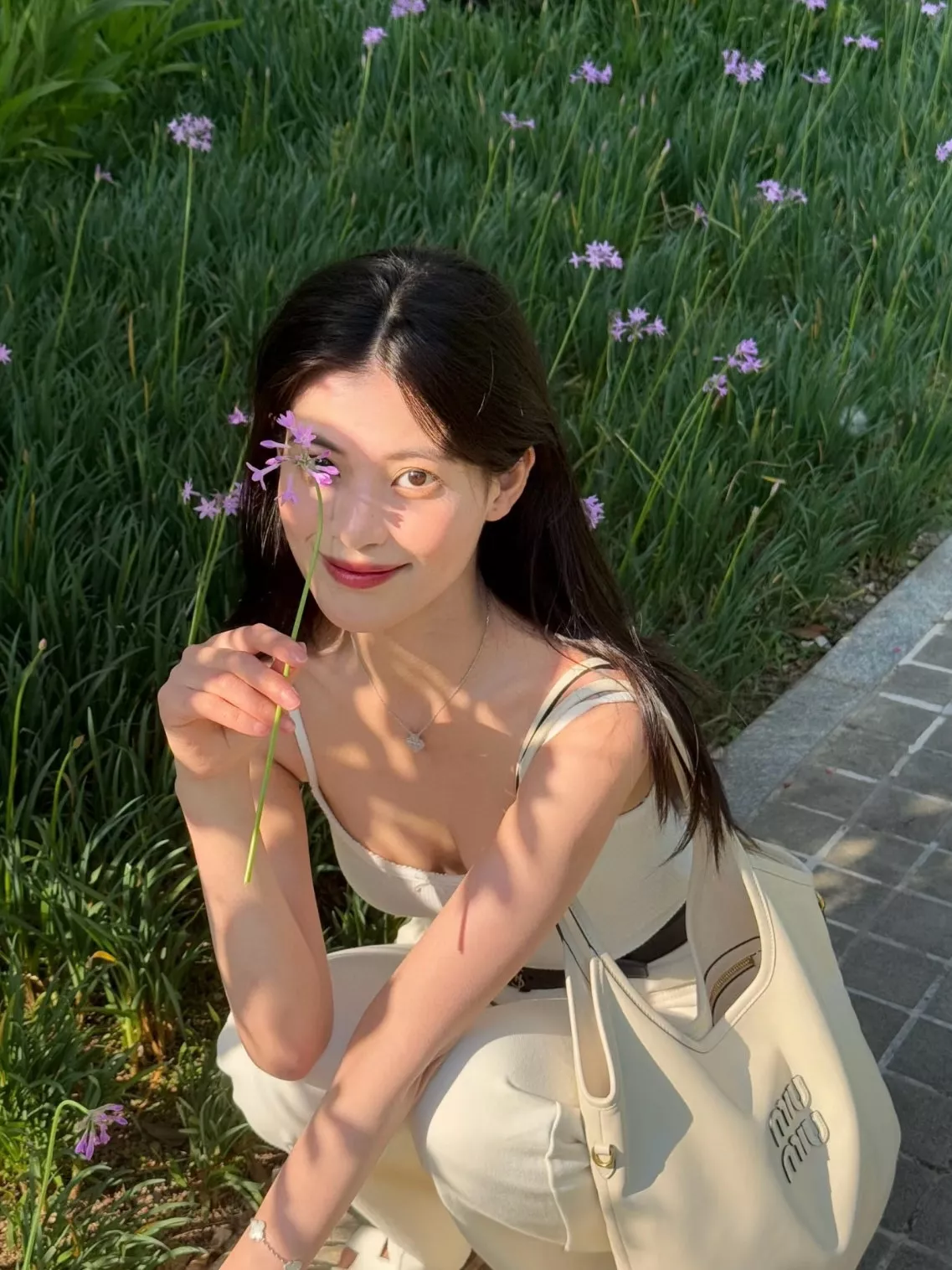미우미우 아이비 대형 토트 스타일 레더 백 상세 이미지 27