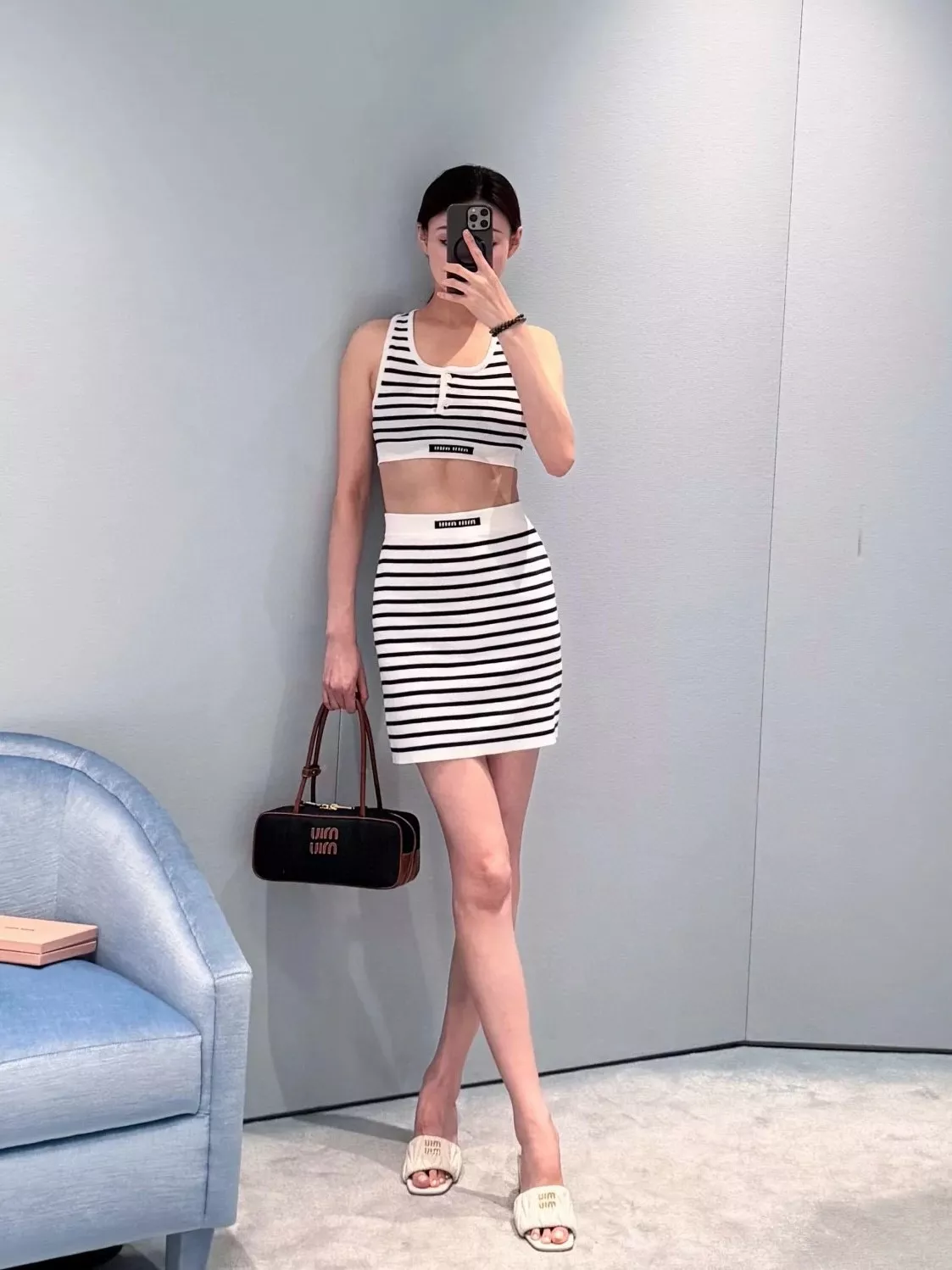 미우미우 보 공문백 미디움 데님 카프스킨 트리밍 상세 이미지 35