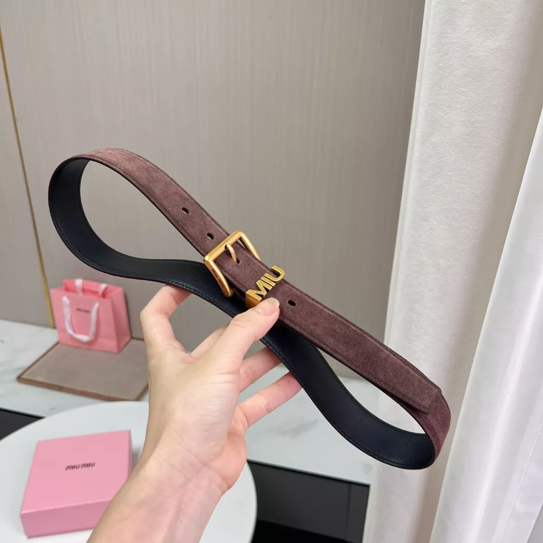미우미우 스웨이드 레터 버클 벨트 상세 이미지 3