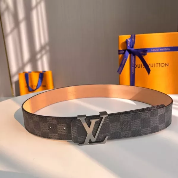 루이비통 다미에 그래피트 LV 메탈 로고 벨트