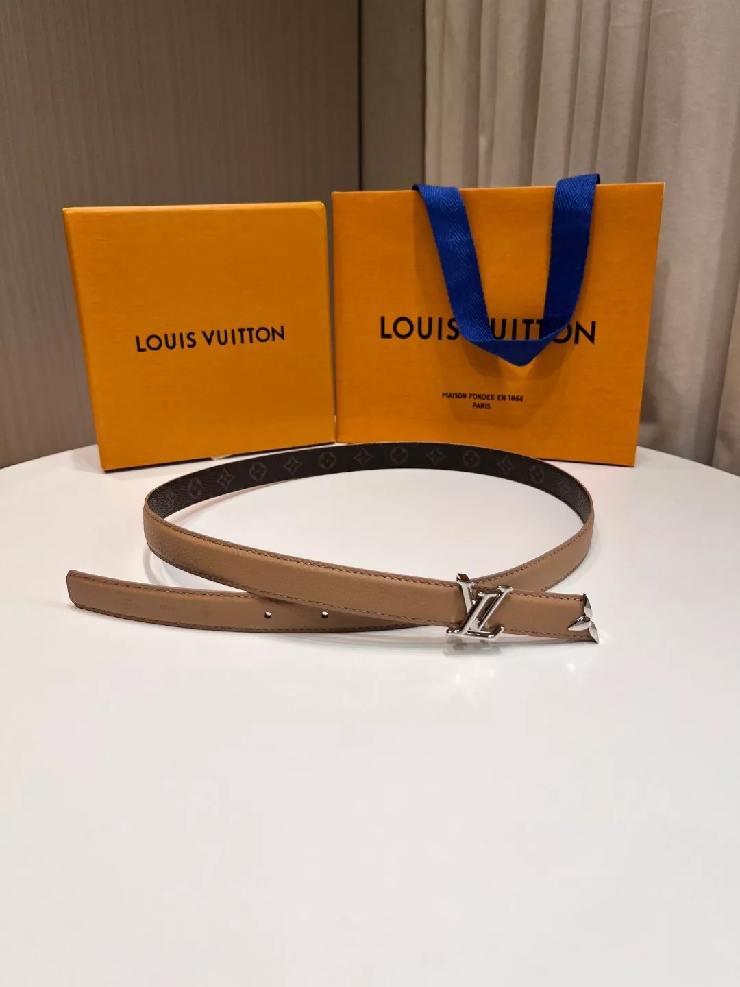 루이비통 캔버스 레더 콤비 LV 로고 버클 벨트 상세 이미지 4