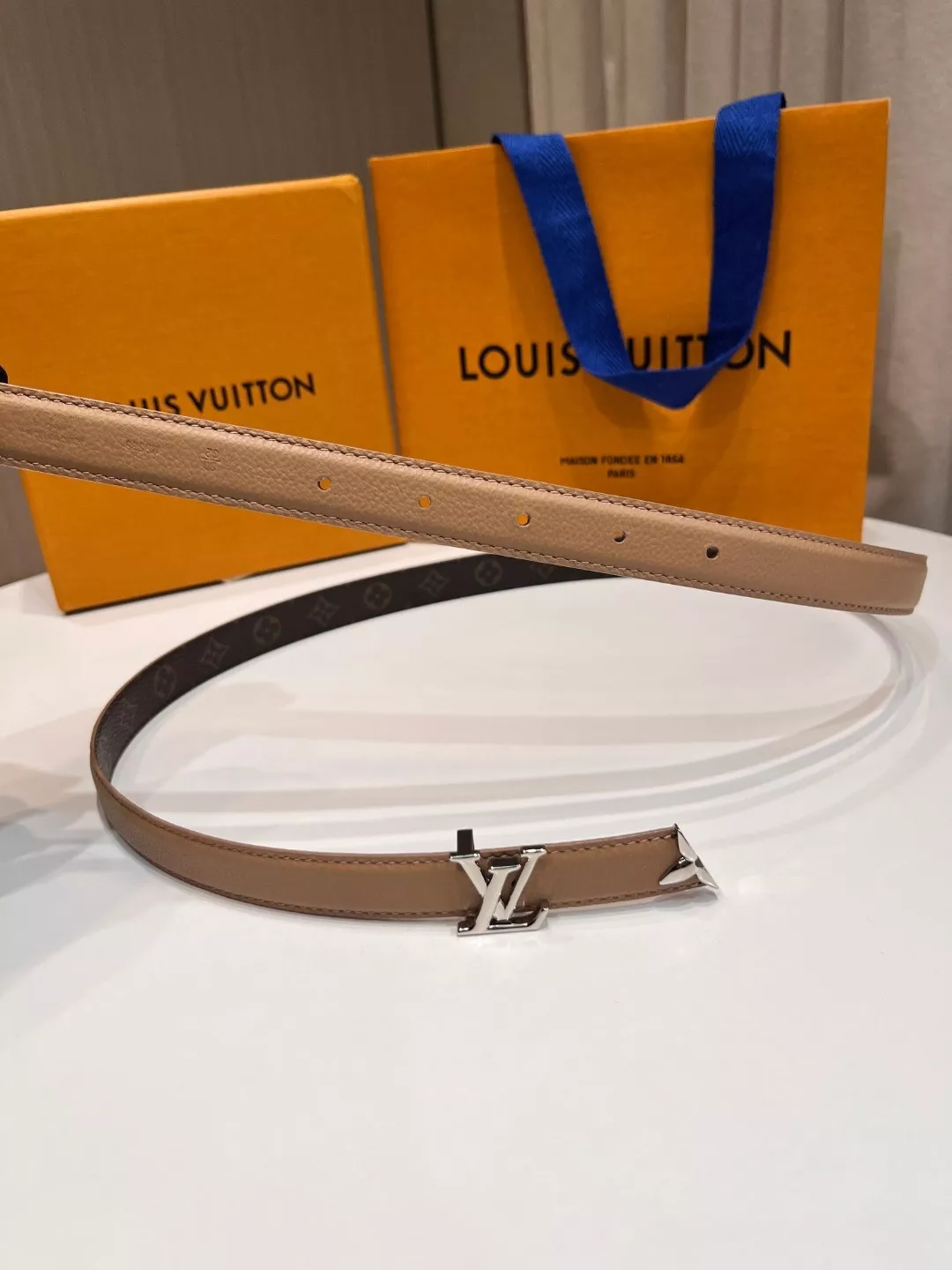 루이비통 캔버스 레더 콤비 LV 로고 버클 벨트 상세 이미지 5