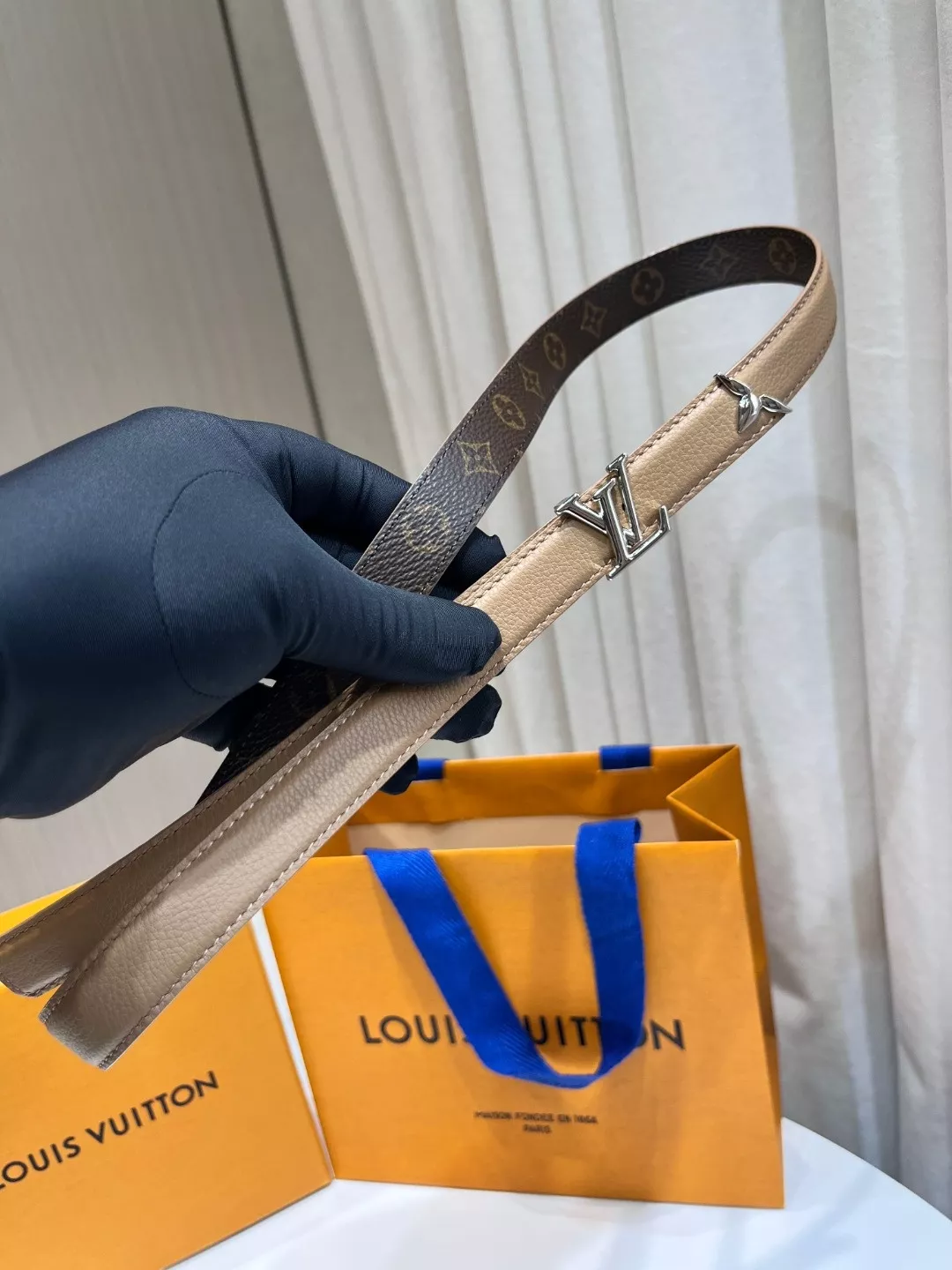 루이비통 캔버스 레더 콤비 LV 로고 버클 벨트 상세 이미지 3