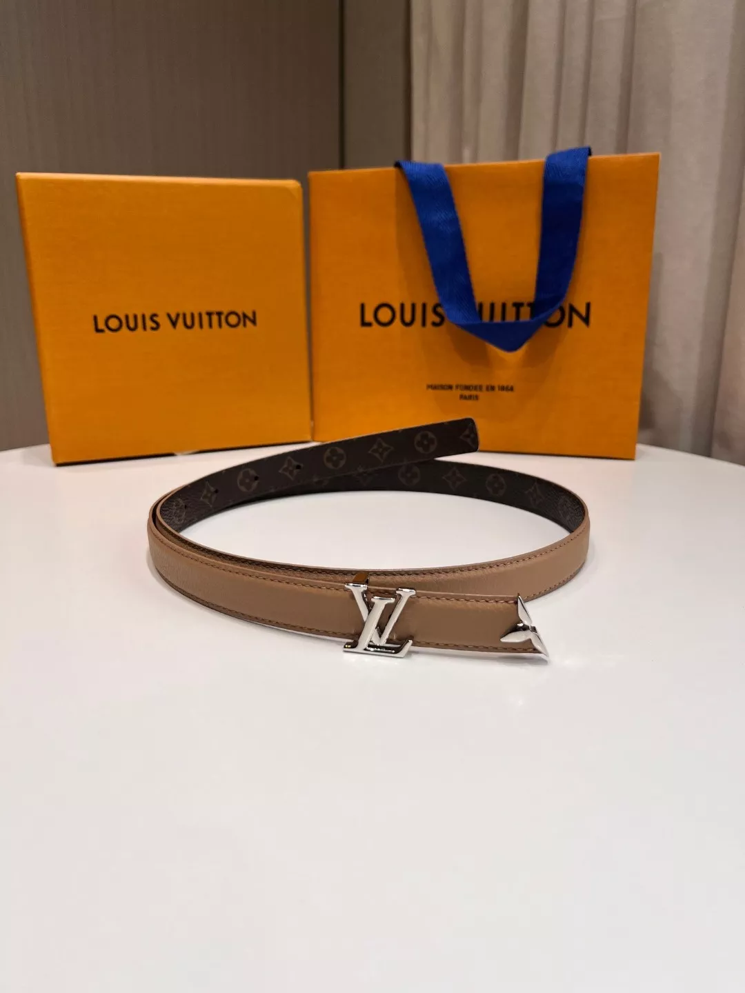 루이비통 캔버스 레더 콤비 LV 로고 버클 벨트 상세 이미지 9
