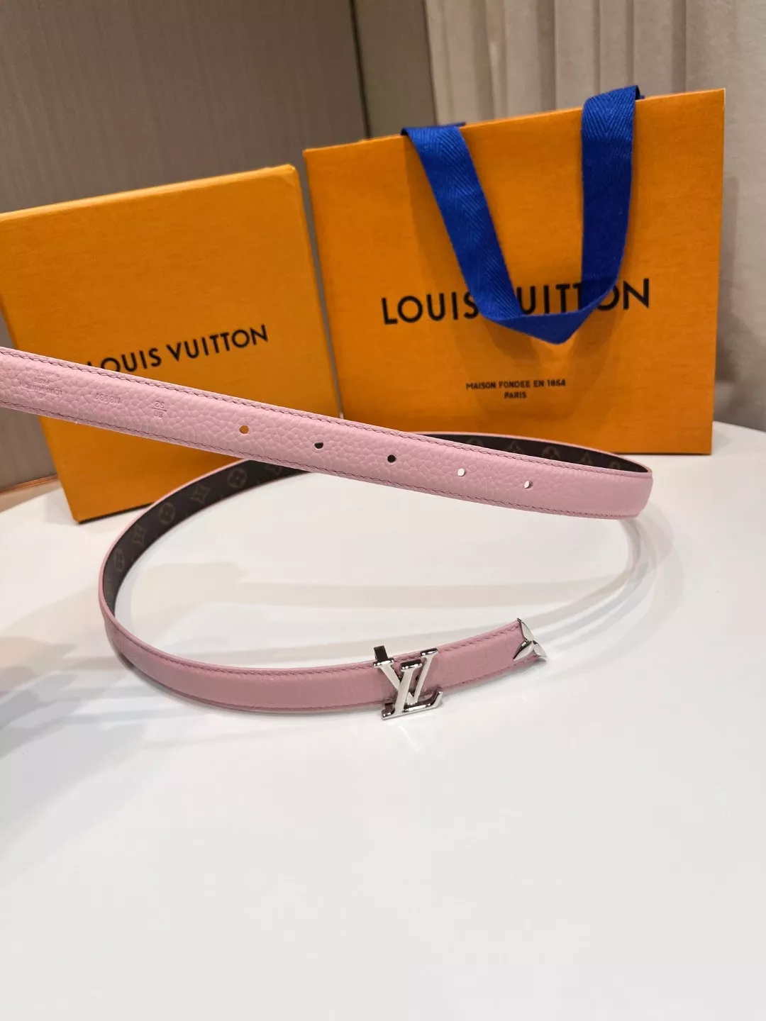 루이비통 모노그램 캔버스 여성 벨트 LV 이니셜 버클 상세 이미지 6