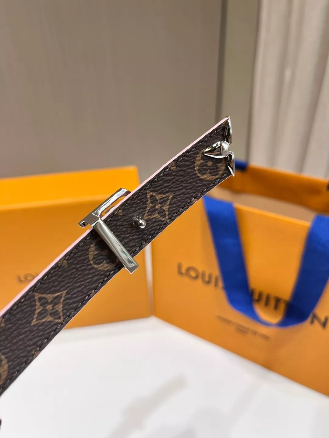 루이비통 모노그램 캔버스 여성 벨트 LV 이니셜 버클 상세 이미지 3