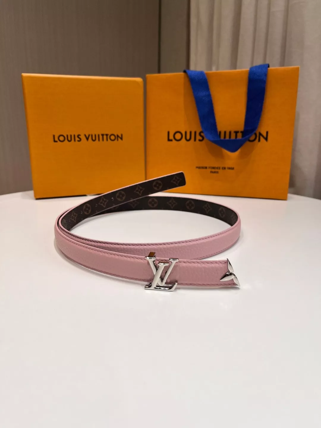 루이비통 모노그램 캔버스 여성 벨트 LV 이니셜 버클 상세 이미지 8